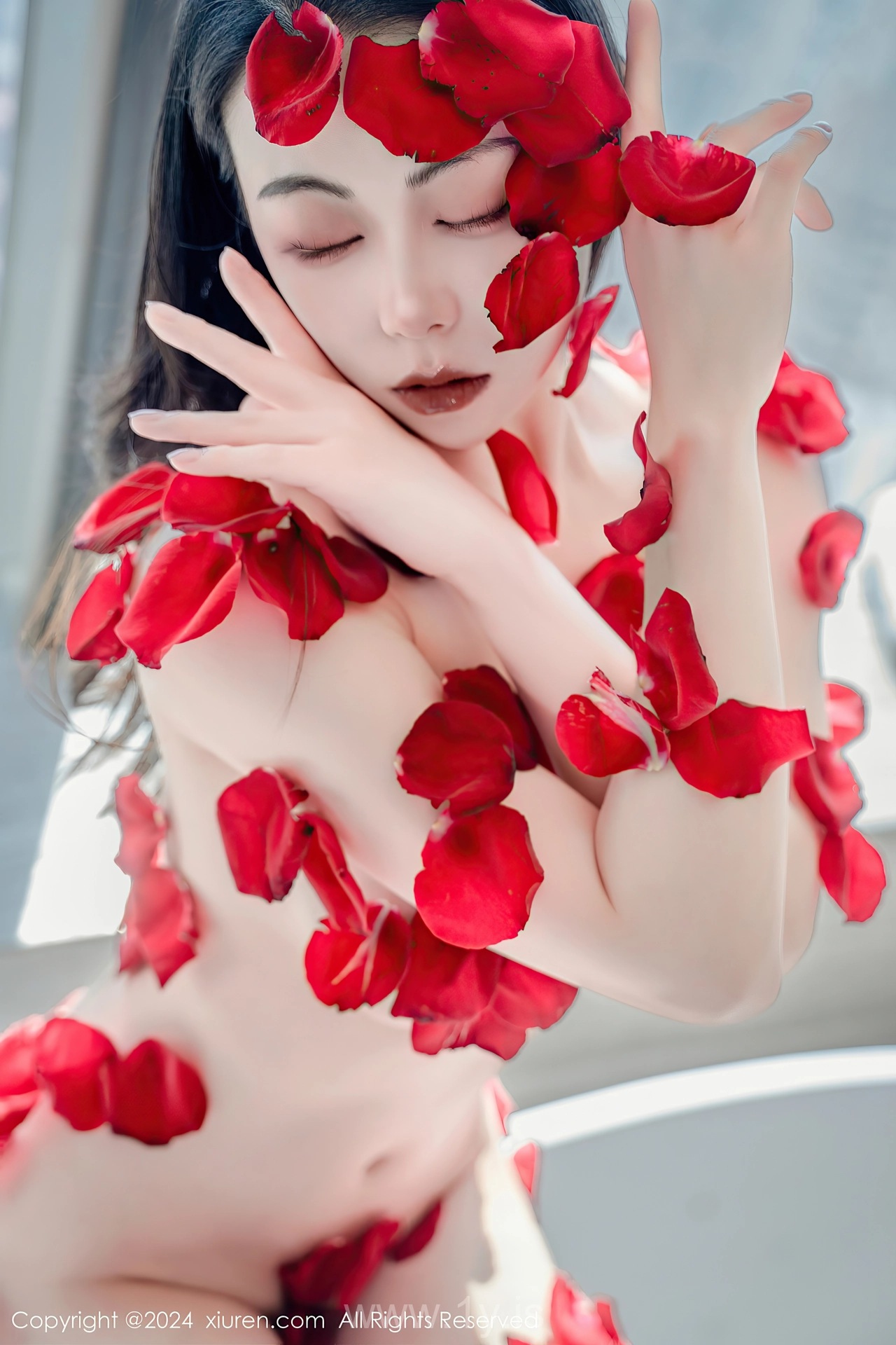 XIUREN(秀人网) No.8175 Appealing & Lovely Asian Enchantress 瑜伽喵