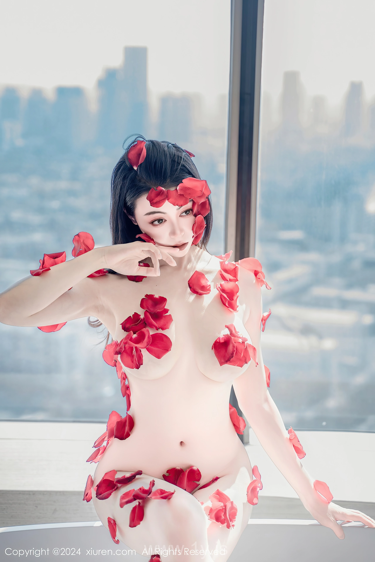 XIUREN(秀人网) No.8175 Appealing & Lovely Asian Enchantress 瑜伽喵