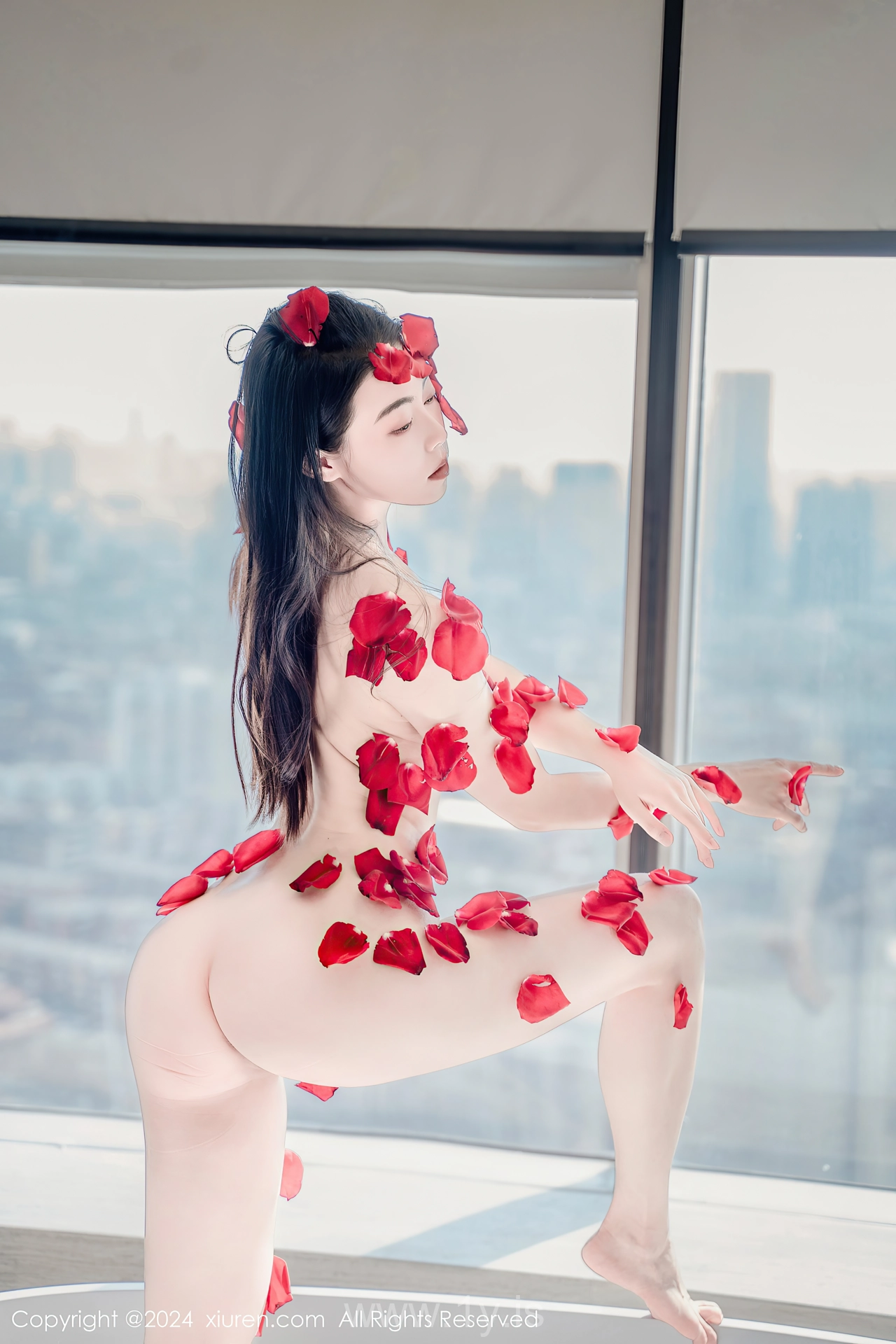 XIUREN(秀人网) No.8175 Appealing & Lovely Asian Enchantress 瑜伽喵