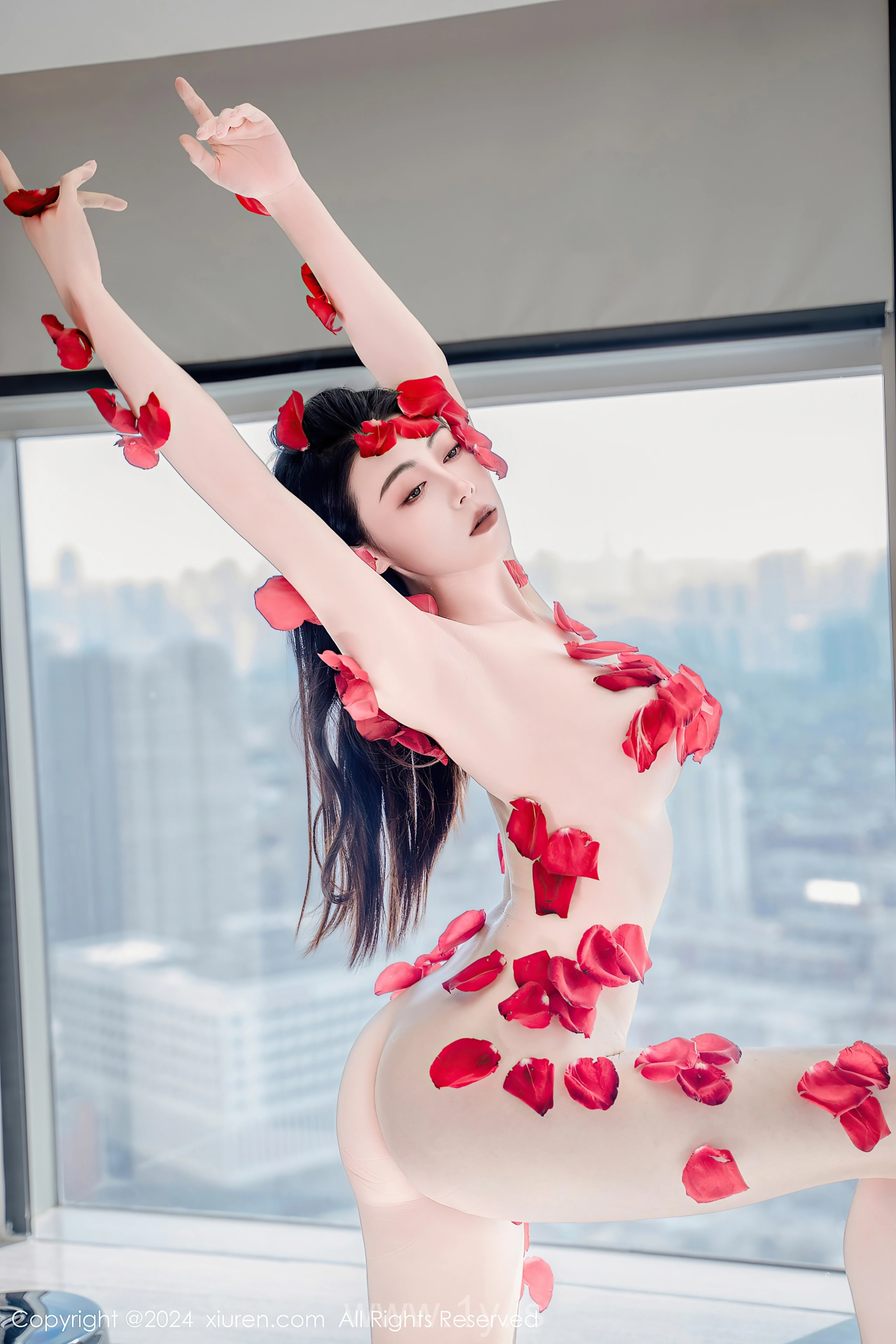 XIUREN(秀人网) No.8175 Appealing & Lovely Asian Enchantress 瑜伽喵