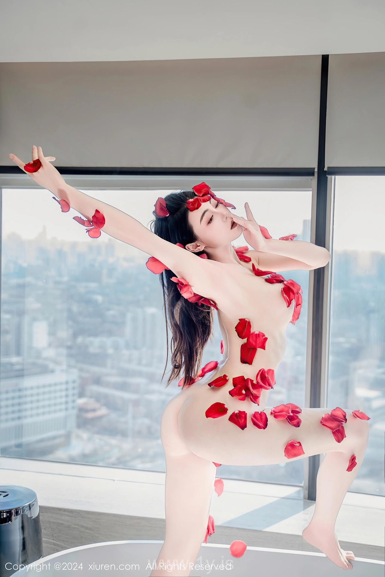 XIUREN(秀人网) No.8175 Appealing & Lovely Asian Enchantress 瑜伽喵