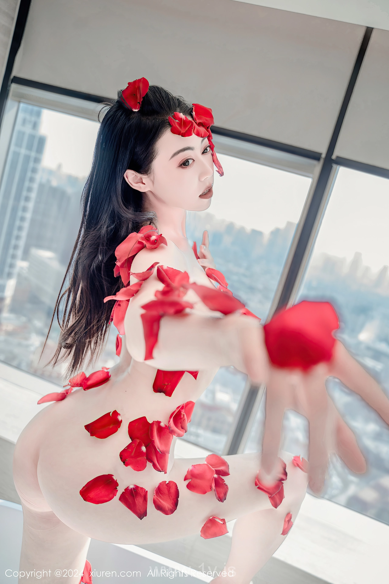 XIUREN(秀人网) No.8175 Appealing & Lovely Asian Enchantress 瑜伽喵