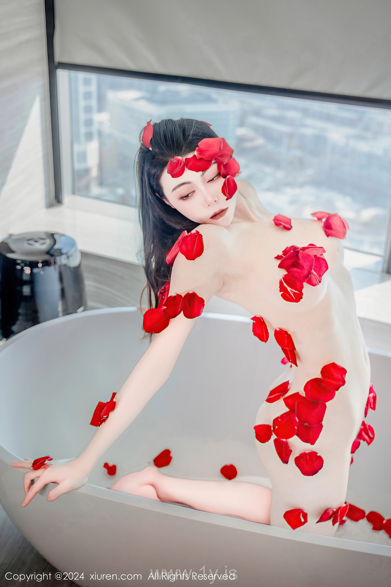 XIUREN(秀人网) No.8175 Appealing & Lovely Asian Enchantress 瑜伽喵