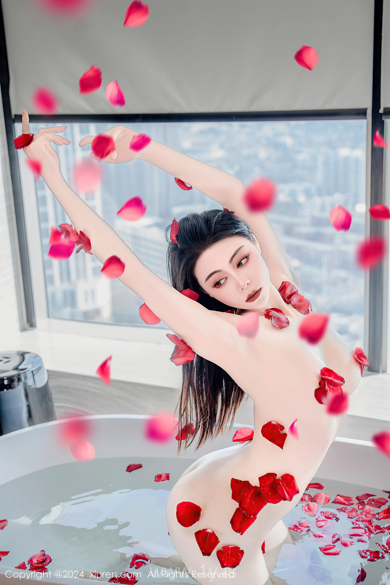 XIUREN(秀人网) No.8175 Appealing & Lovely Asian Enchantress 瑜伽喵