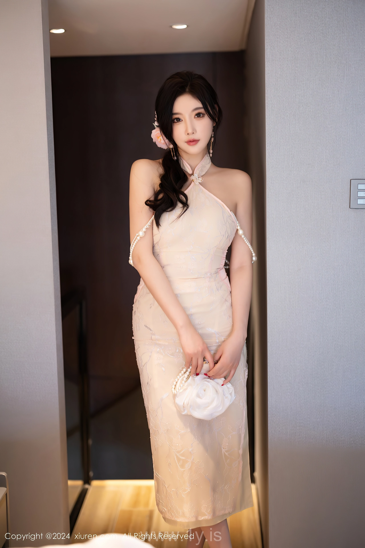 XIUREN(秀人网) No.8182 Stunning & Playful Chinese Model 杨晨晨Yome