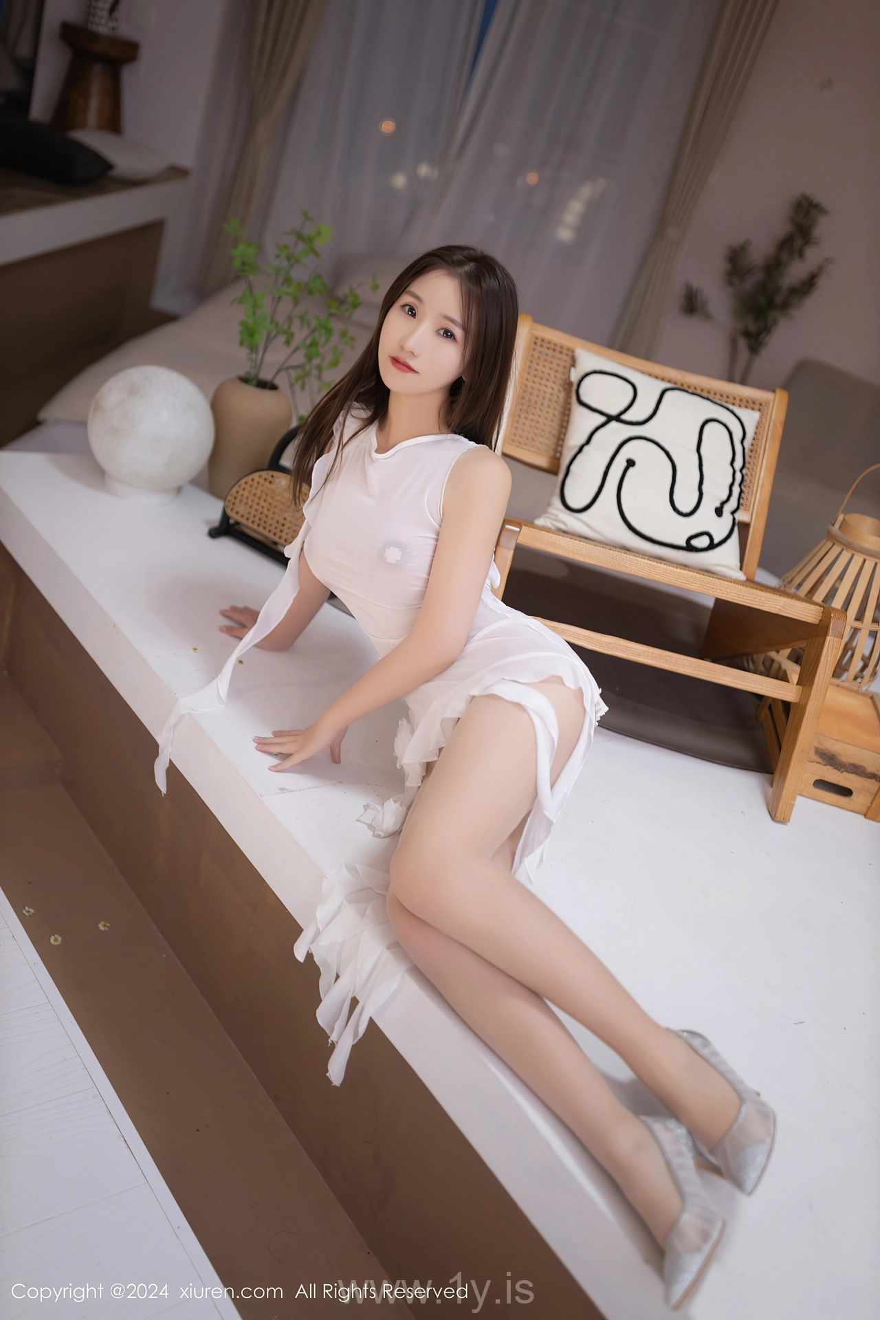 XIUREN(秀人网) No.8189 Dazzling Chinese Cutie 杏子Yada