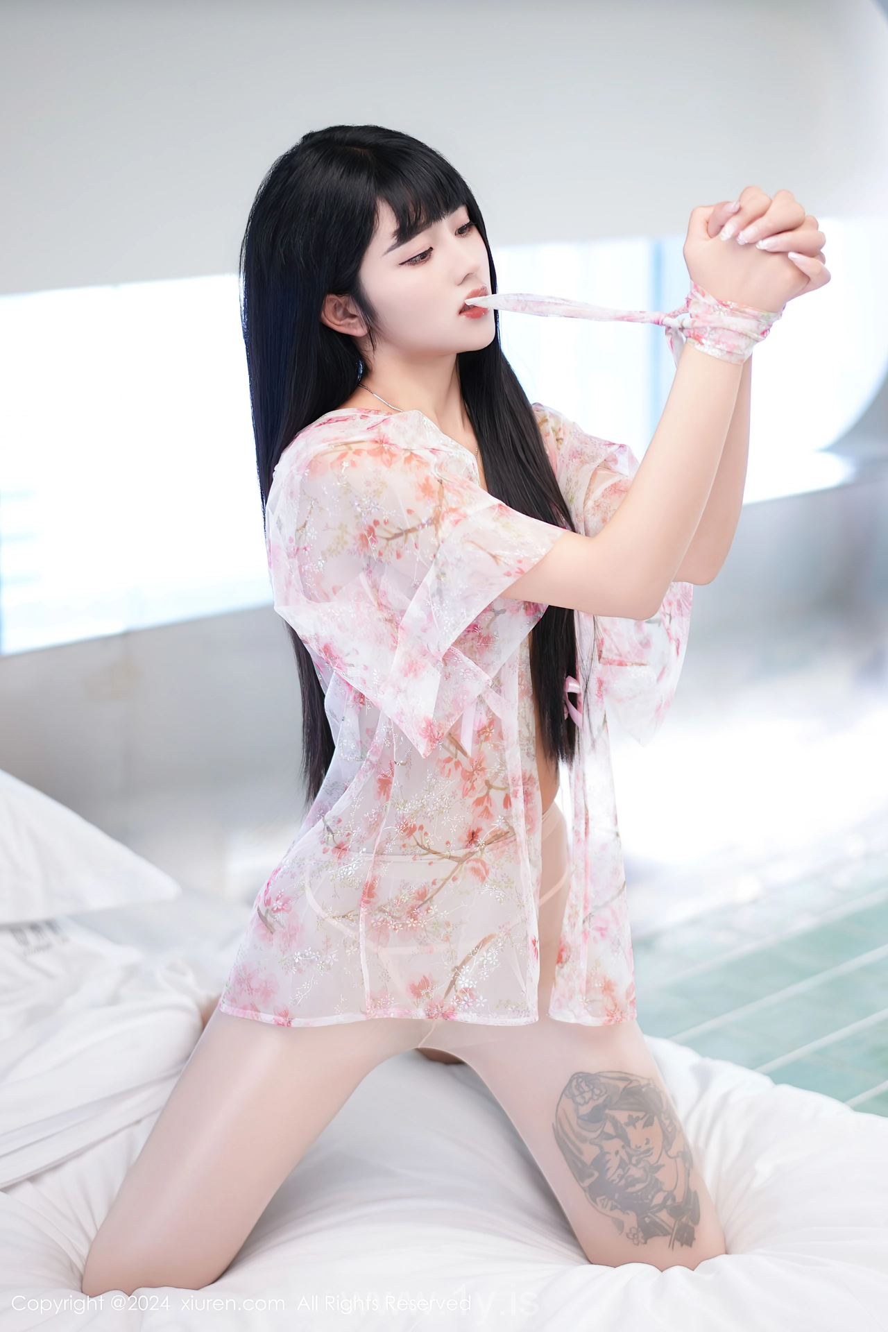 XIUREN(秀人网) No.8190 Sultry & Radiant Chinese Cougar 赵可欣baby