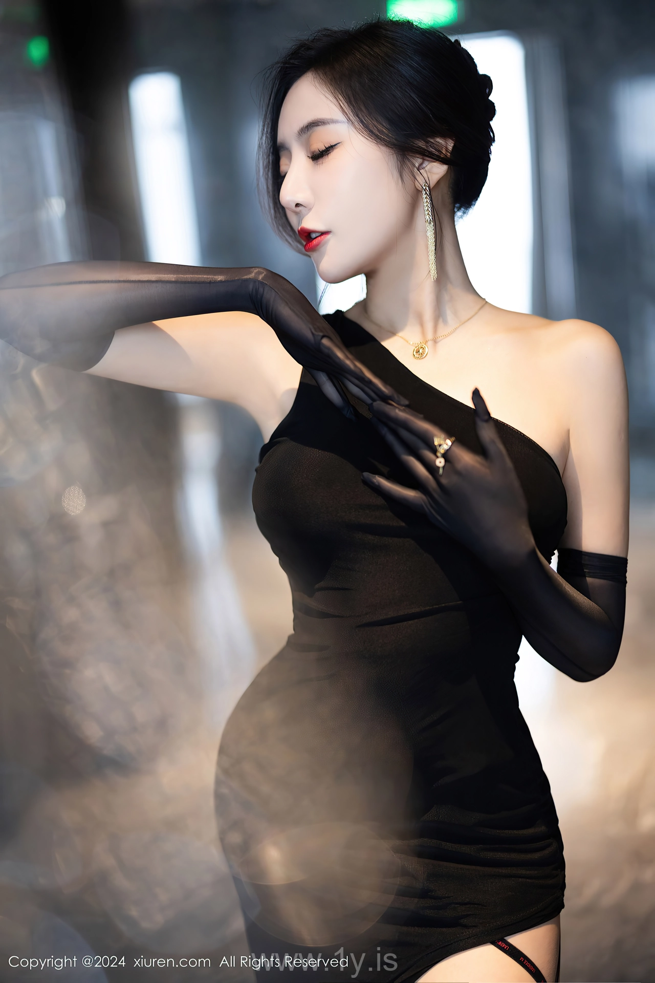 XIUREN(秀人网) No.8194 Exquisite & Trendy Asian Vixen 王馨瑶yanni