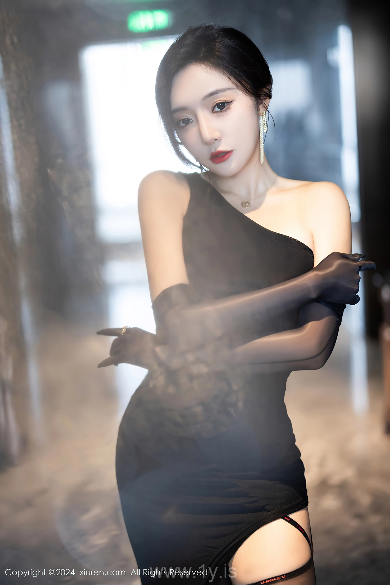 XIUREN(秀人网) No.8194 Exquisite & Trendy Asian Vixen 王馨瑶yanni