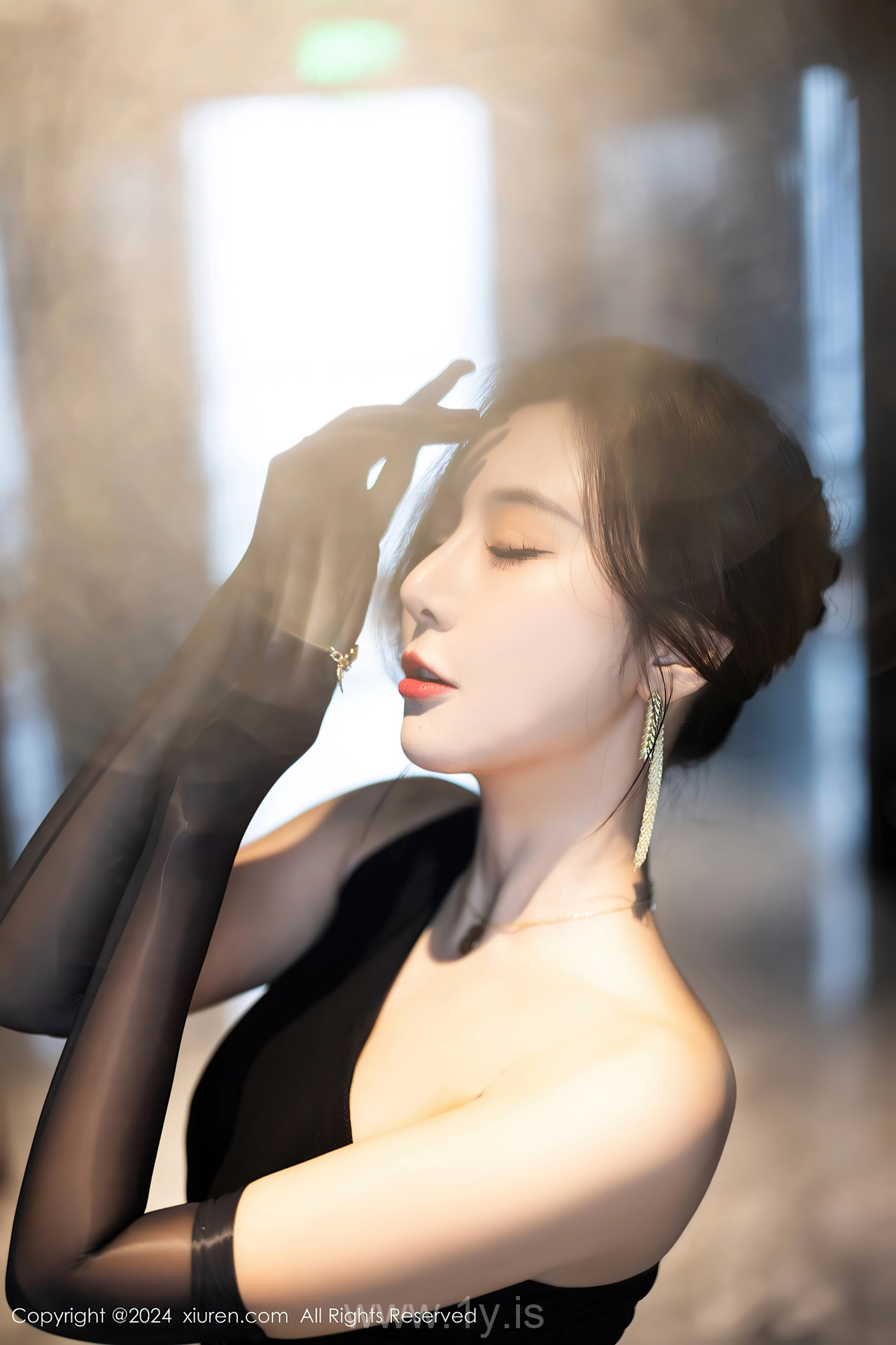 XIUREN(秀人网) No.8194 Exquisite & Trendy Asian Vixen 王馨瑶yanni