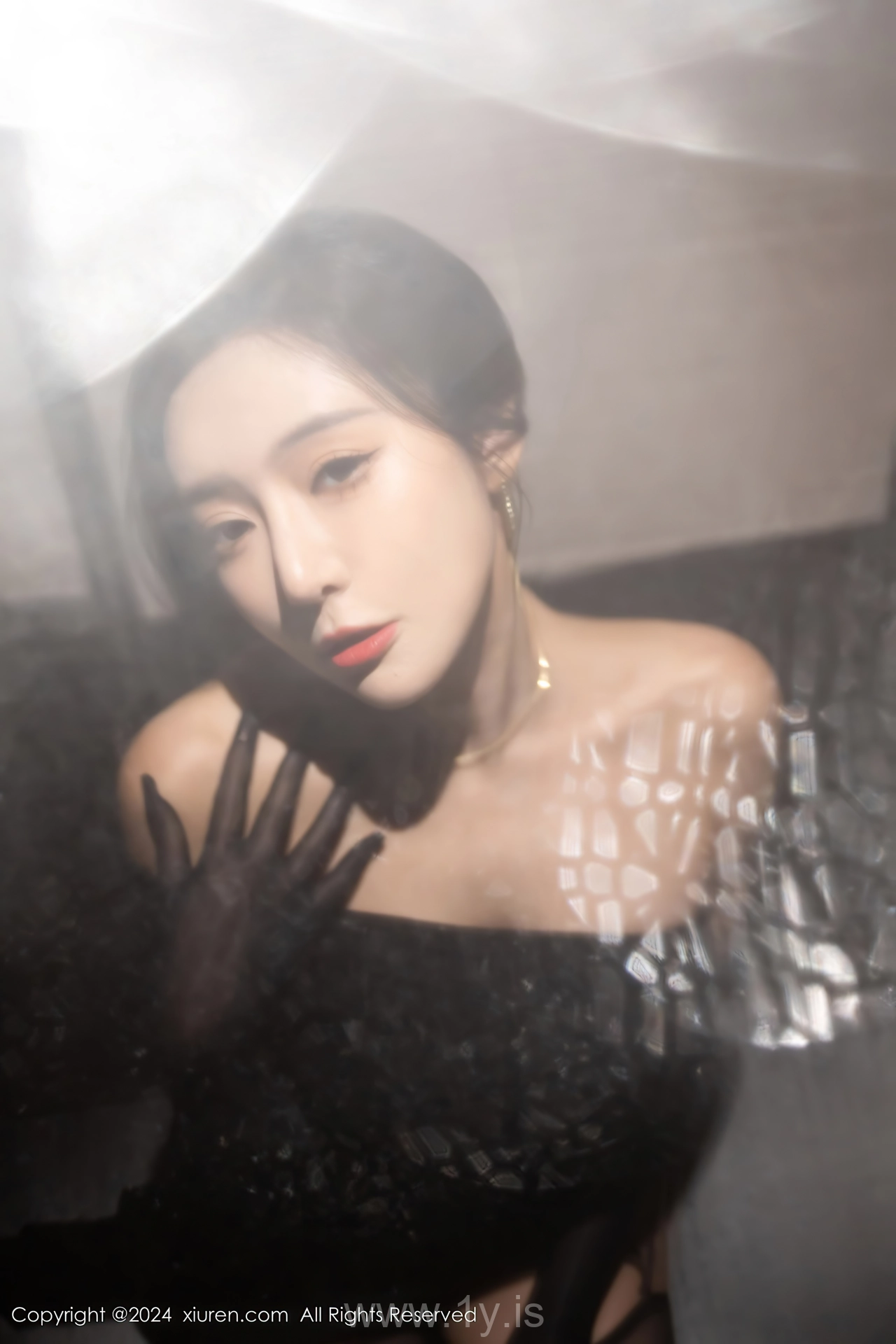 XIUREN(秀人网) No.8194 Exquisite & Trendy Asian Vixen 王馨瑶yanni