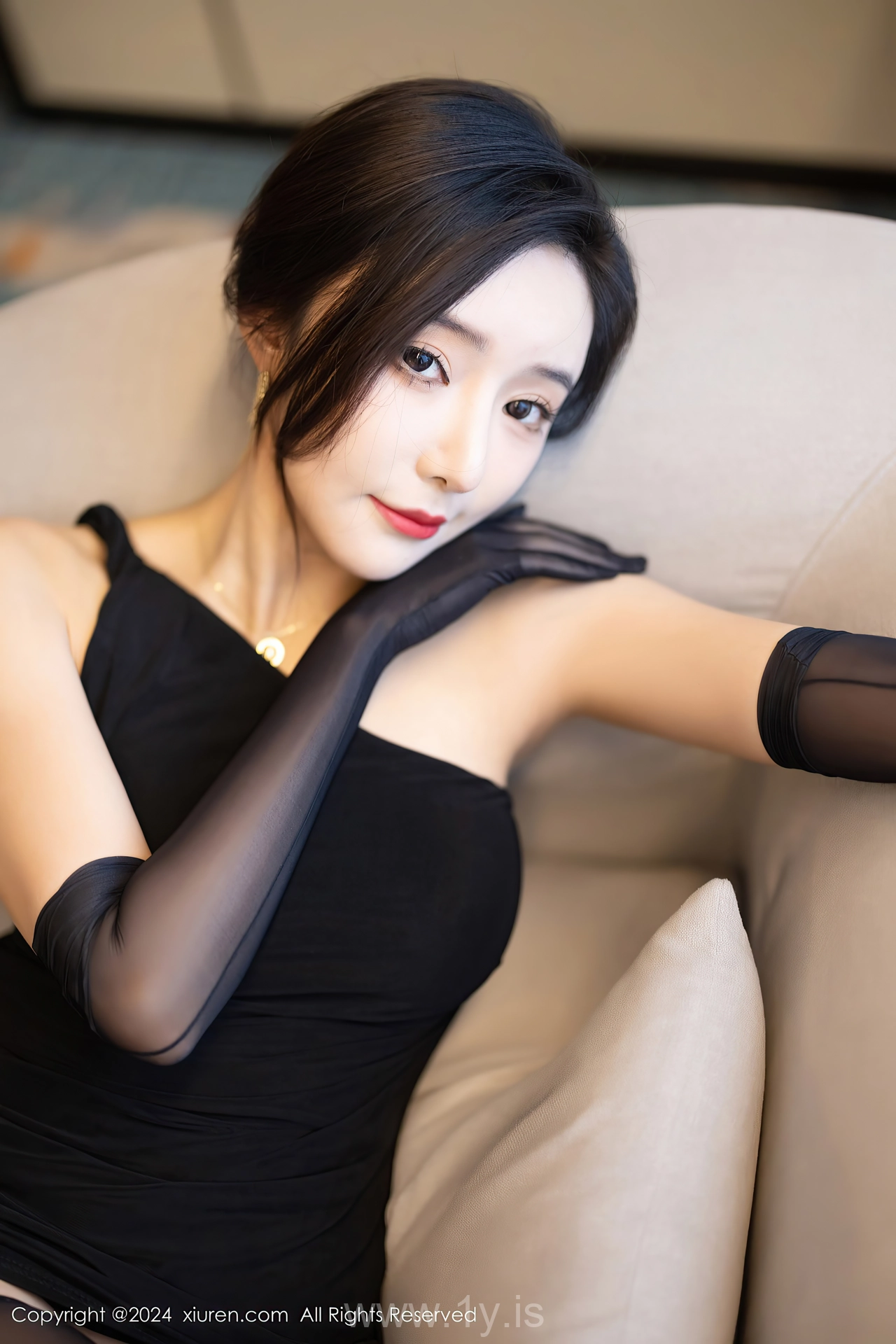 XIUREN(秀人网) No.8194 Exquisite & Trendy Asian Vixen 王馨瑶yanni