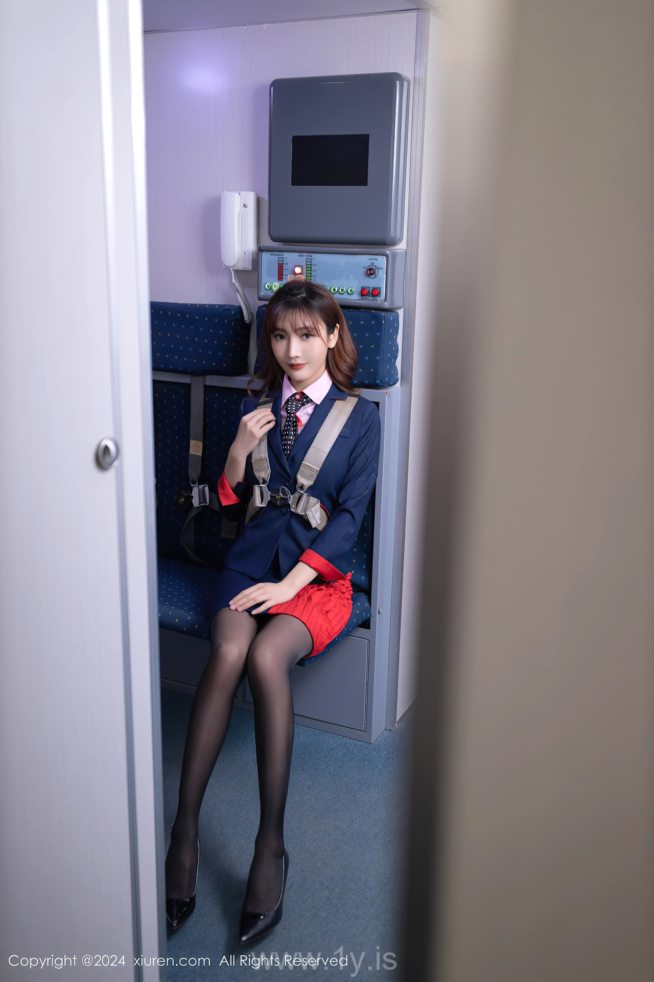 XIUREN(秀人网) No.8196 Charismatic & Captivating Chinese Diva 陆萱萱