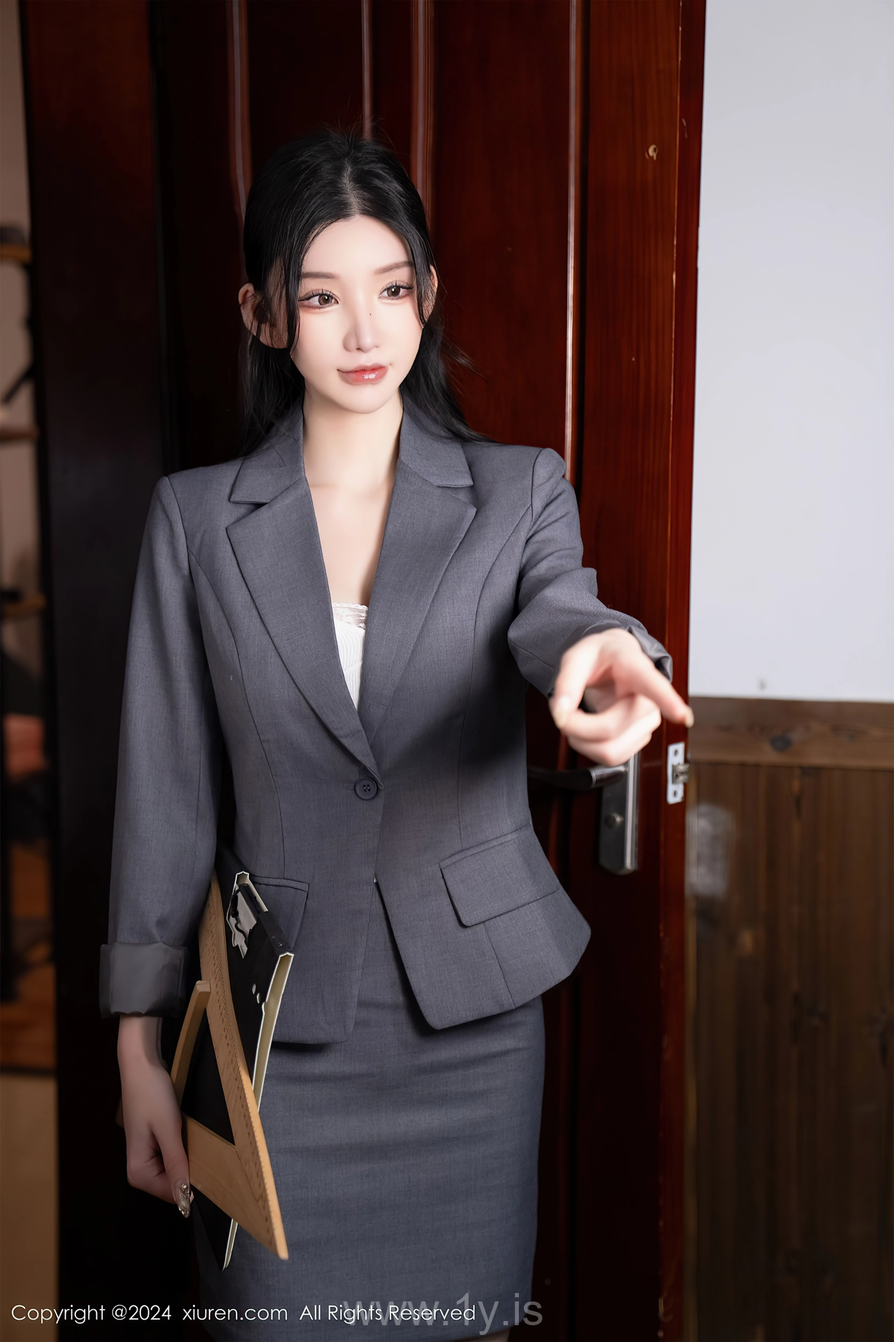 XIUREN(秀人网) No.8204 Flawless Chinese Girl 周于希Sally