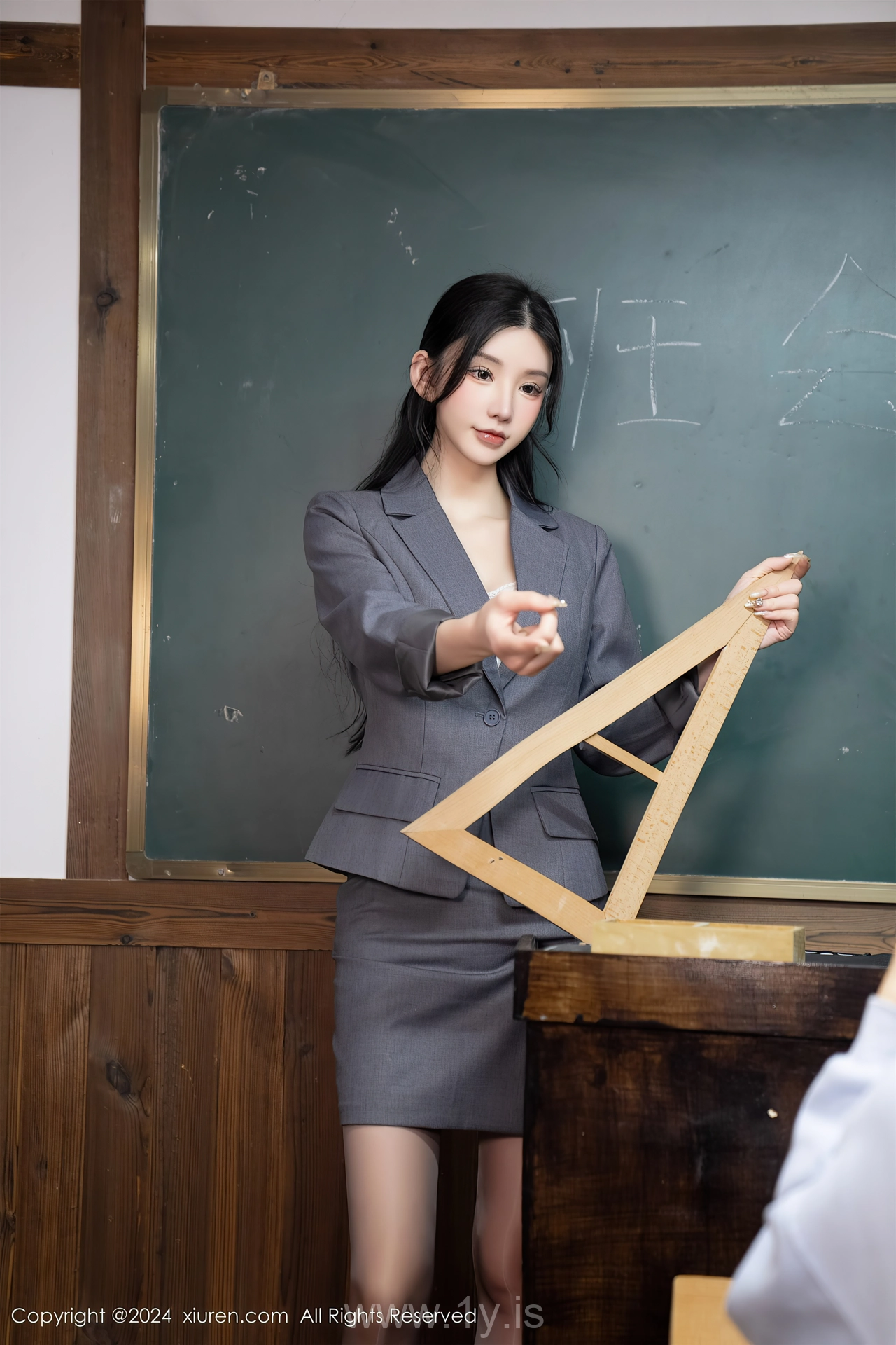 XIUREN(秀人网) No.8204 Flawless Chinese Girl 周于希Sally