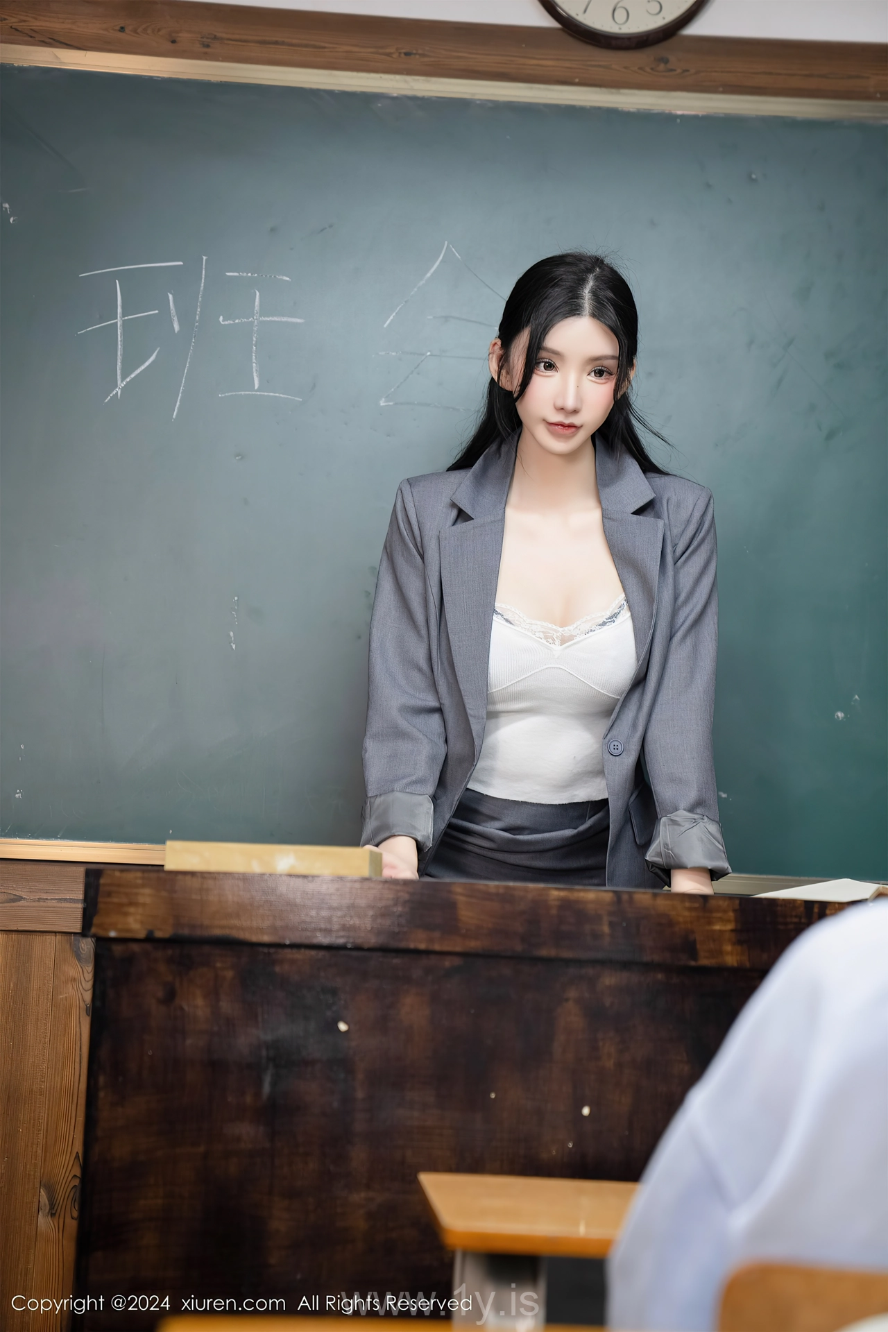 XIUREN(秀人网) No.8204 Flawless Chinese Girl 周于希Sally