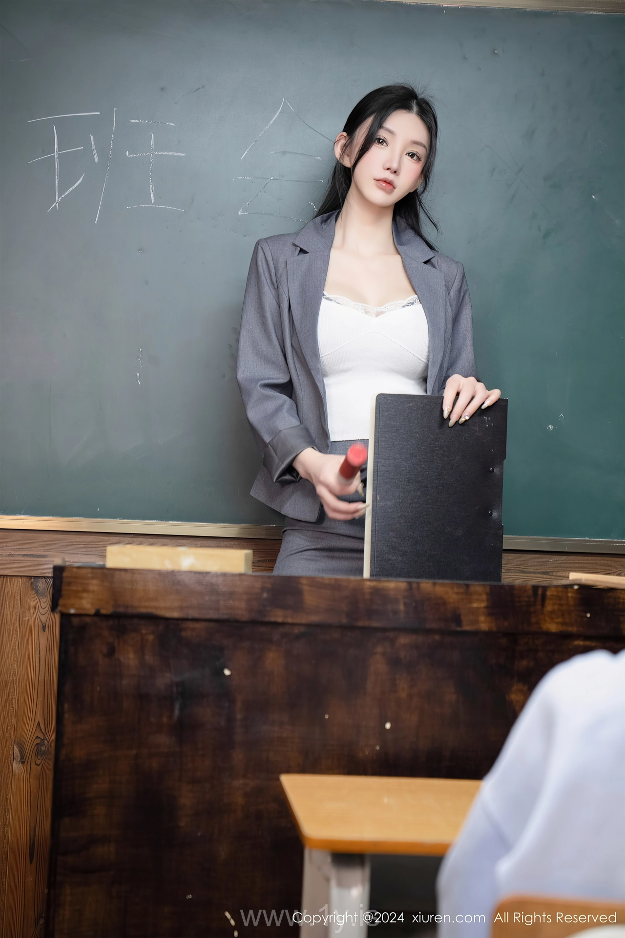 XIUREN(秀人网) No.8204 Flawless Chinese Girl 周于希Sally