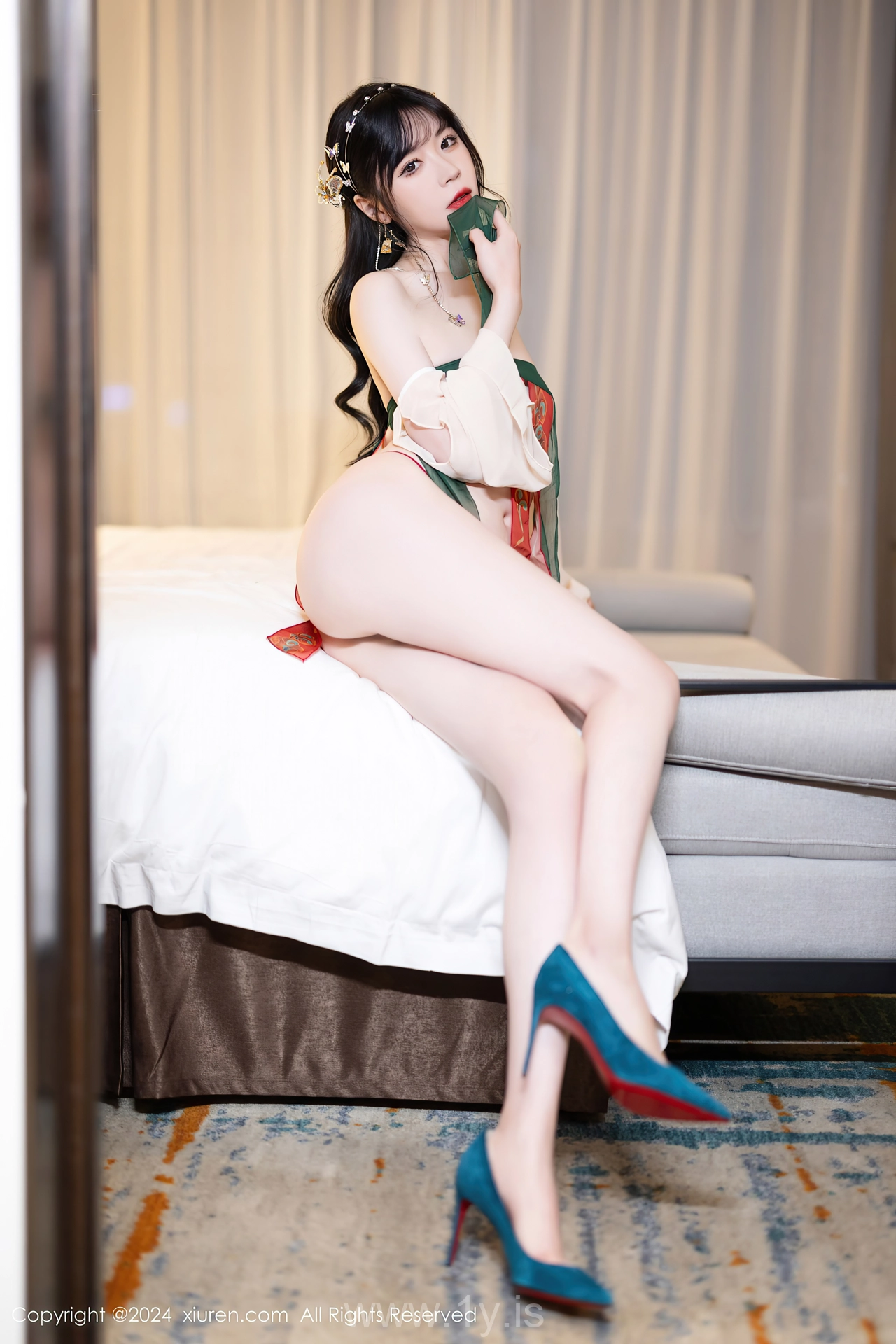 XIUREN(秀人网) No.8208 Tempting & Graceful Chinese Hottie 梦心玥