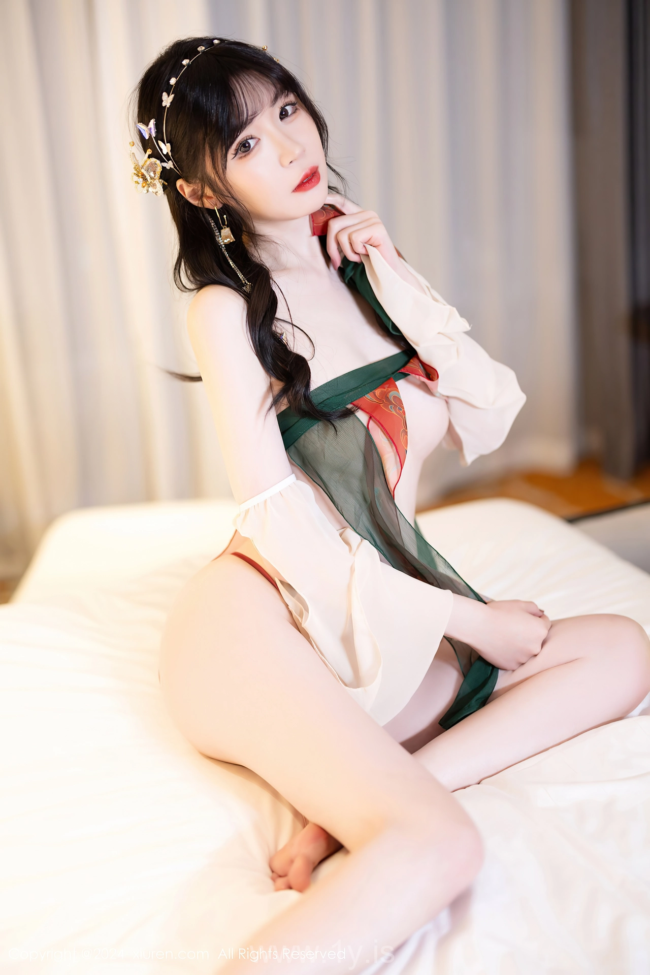 XIUREN(秀人网) No.8208 Tempting & Graceful Chinese Hottie 梦心玥