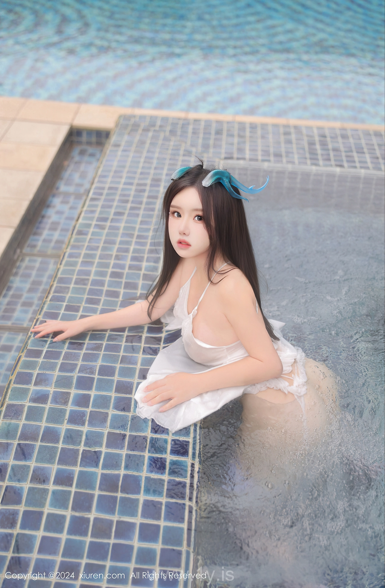 XIUREN(秀人网) No.8218 Well-developed & Gorgeous Asian Homebody Girl 小薯条nienie