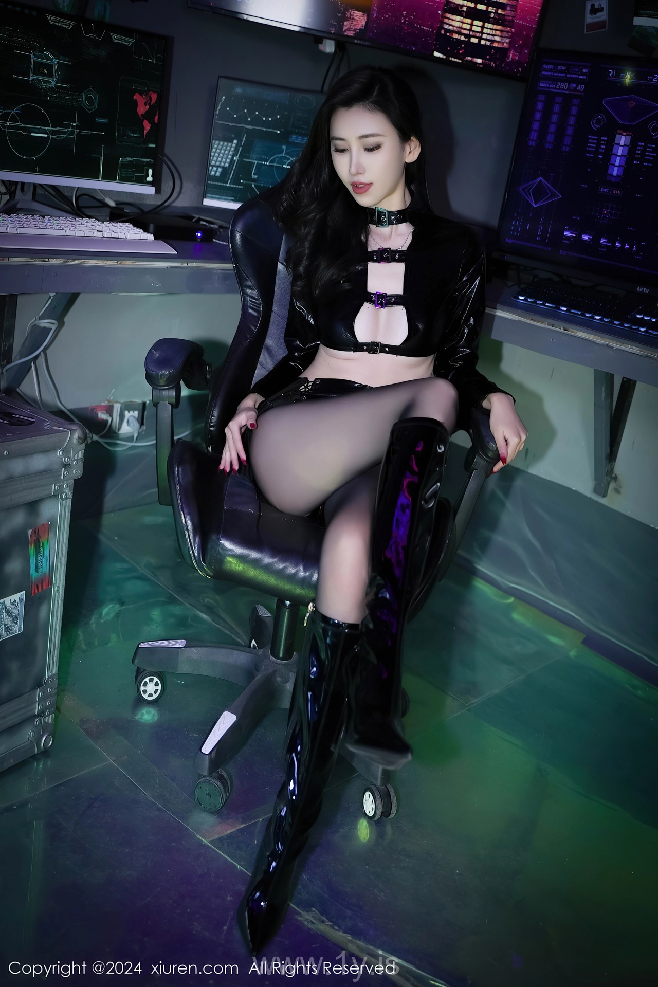 XIUREN(秀人网) No.8219 Cute & Lovely Asian Hottie 章芃芃