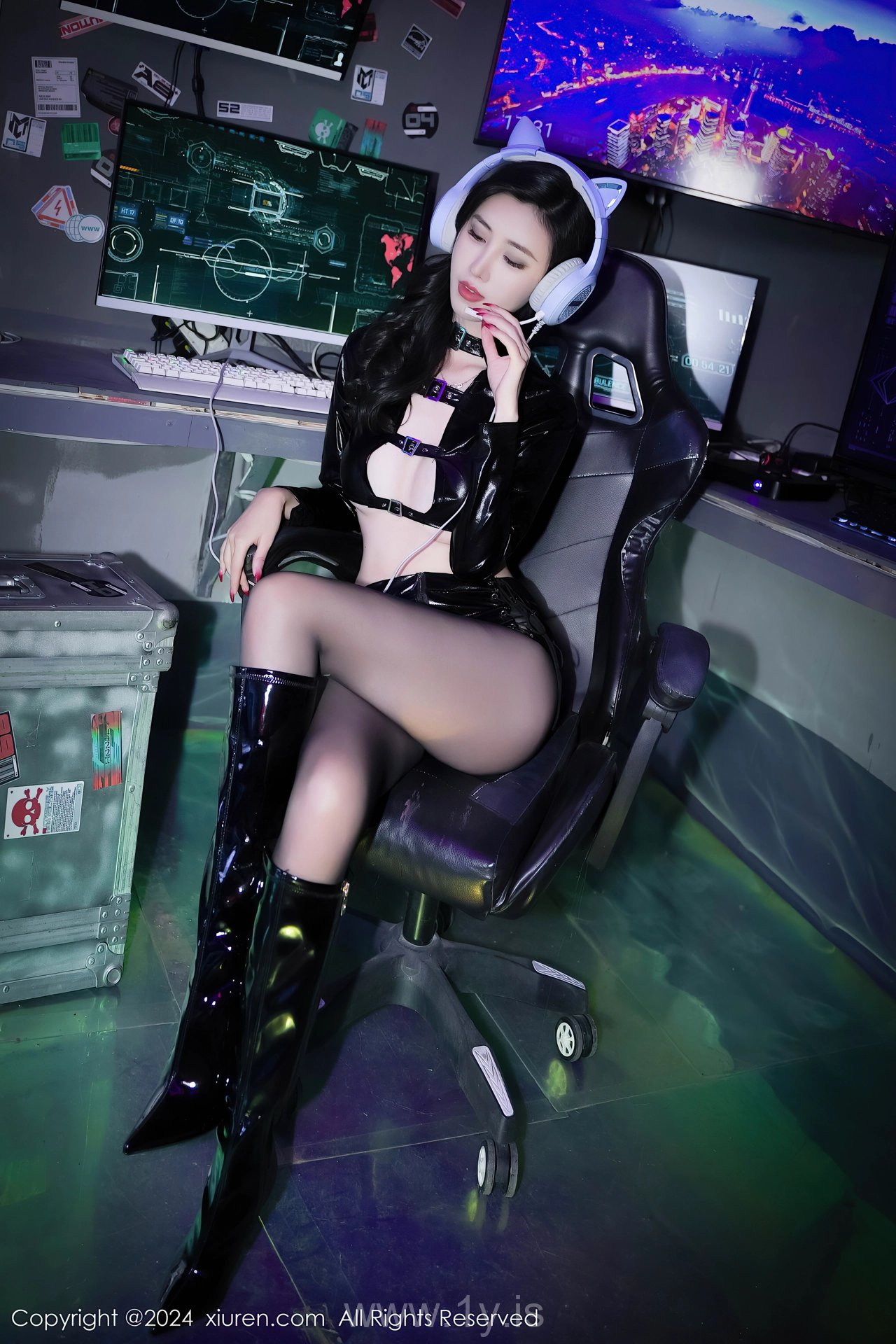 XIUREN(秀人网) No.8219 Cute & Lovely Asian Hottie 章芃芃