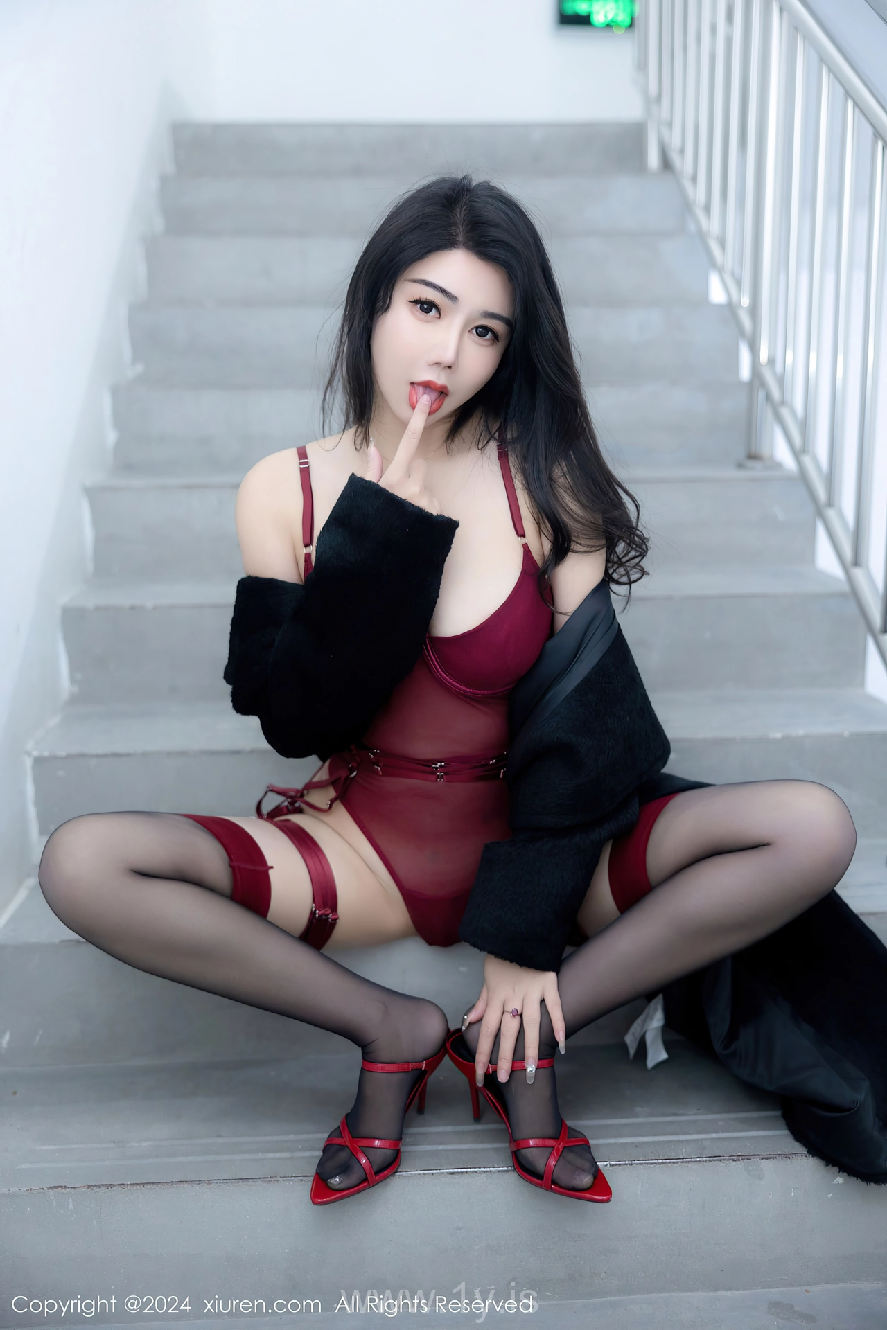 XIUREN(秀人网) No.8221 Fair Chinese Mature Princess 李若汐