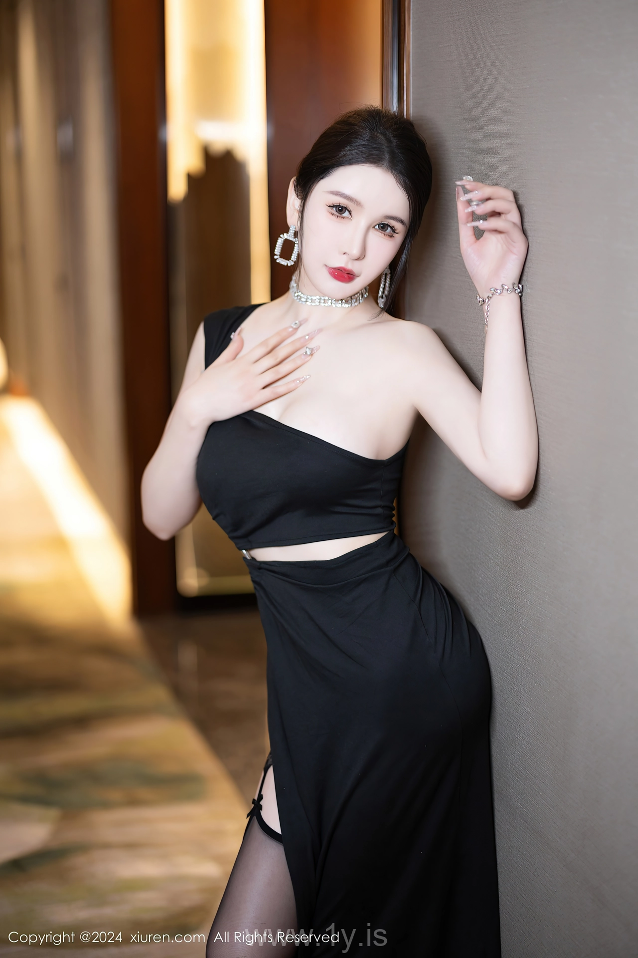 XIUREN(秀人网) No.8222 Shimmering & Trendy Chinese Siren 李丽莎