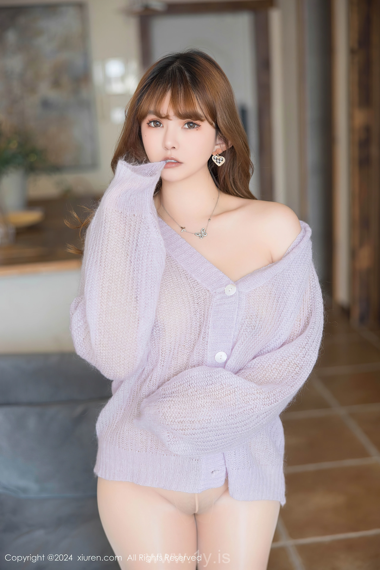 XIUREN(秀人网) No.8228 Mesmerizing & Nice-looking Asian Maiden 张思允Nice