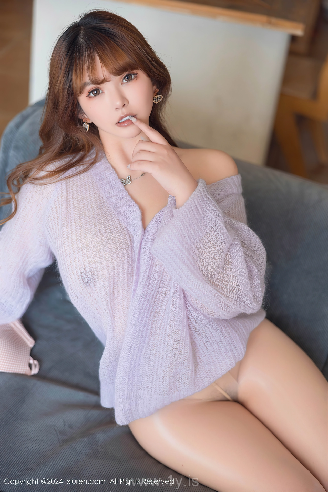 XIUREN(秀人网) No.8228 Mesmerizing & Nice-looking Asian Maiden 张思允Nice