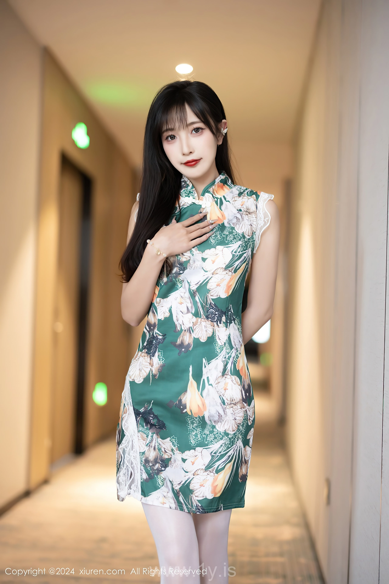 XIUREN(秀人网) No.8231 Bewitching & Pretty Chinese Cougar 林星阑