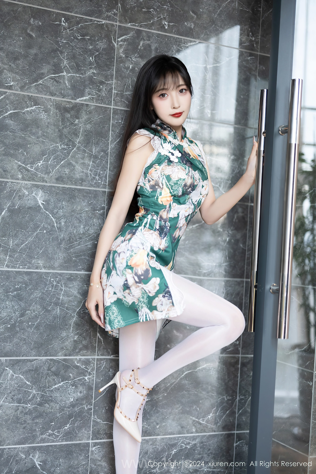 XIUREN(秀人网) No.8231 Bewitching & Pretty Chinese Cougar 林星阑