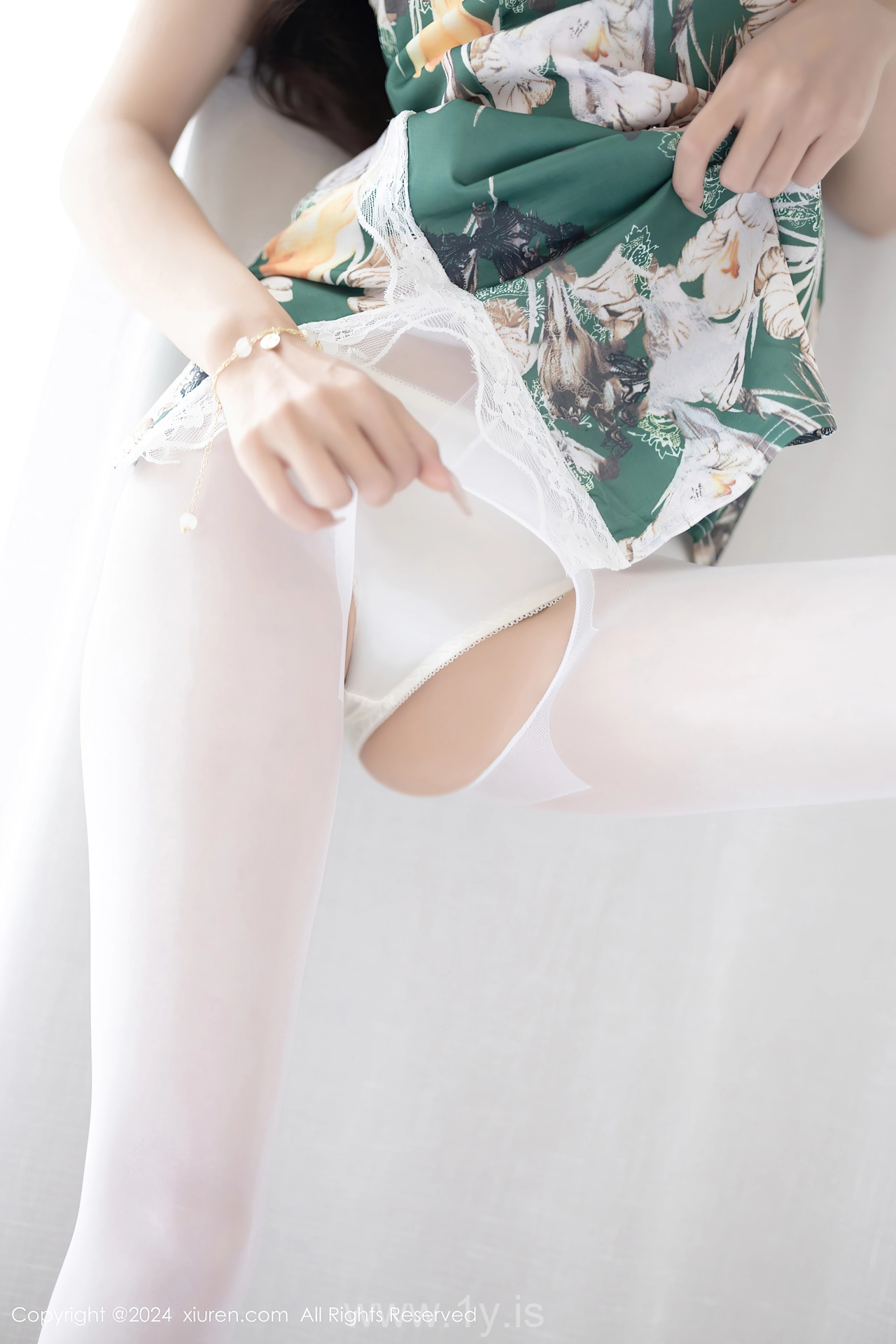 XIUREN(秀人网) No.8231 Bewitching & Pretty Chinese Cougar 林星阑