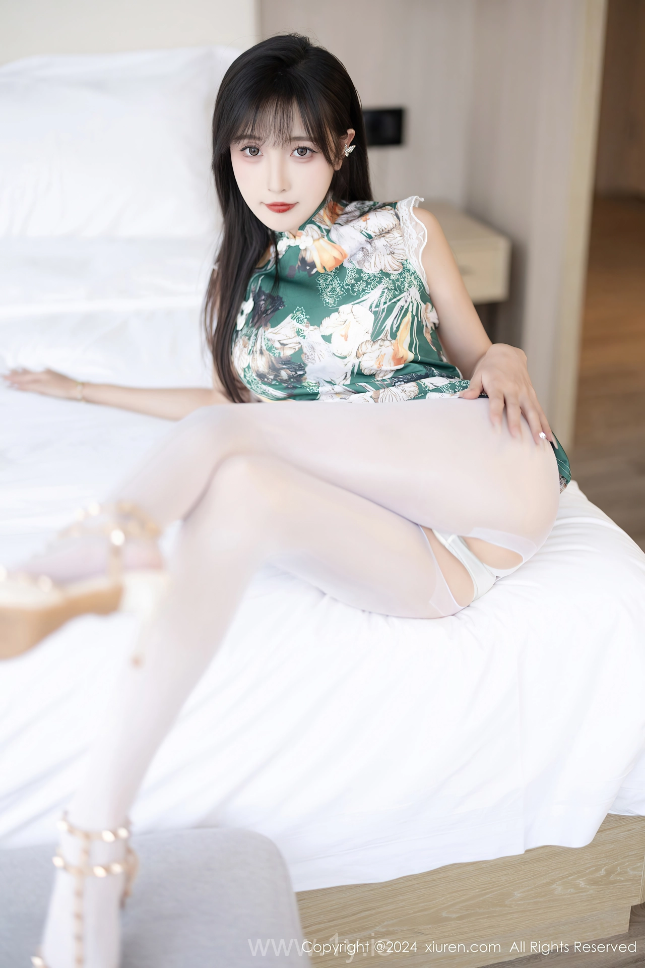 XIUREN(秀人网) No.8231 Bewitching & Pretty Chinese Cougar 林星阑