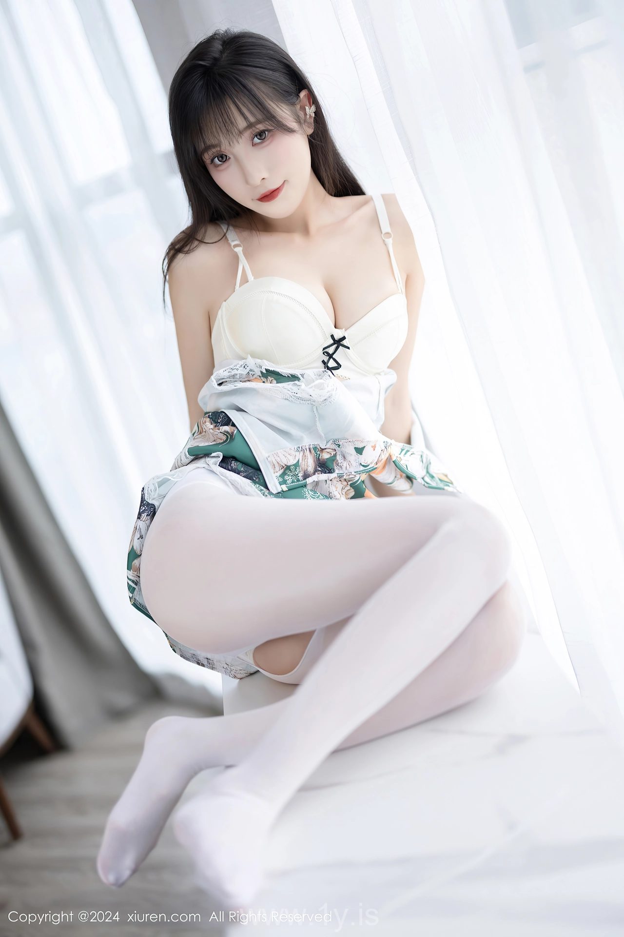 XIUREN(秀人网) No.8231 Bewitching & Pretty Chinese Cougar 林星阑