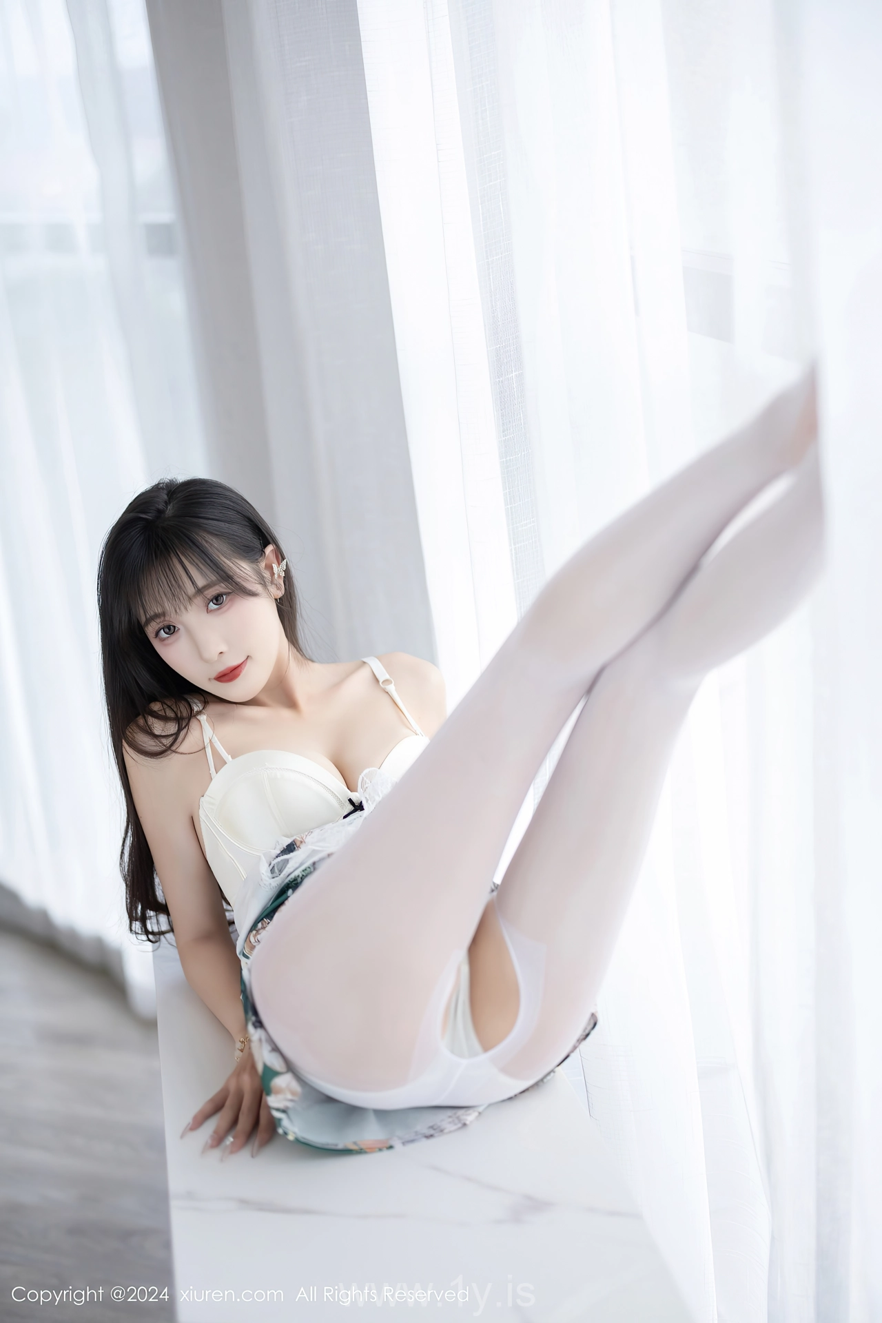 XIUREN(秀人网) No.8231 Bewitching & Pretty Chinese Cougar 林星阑