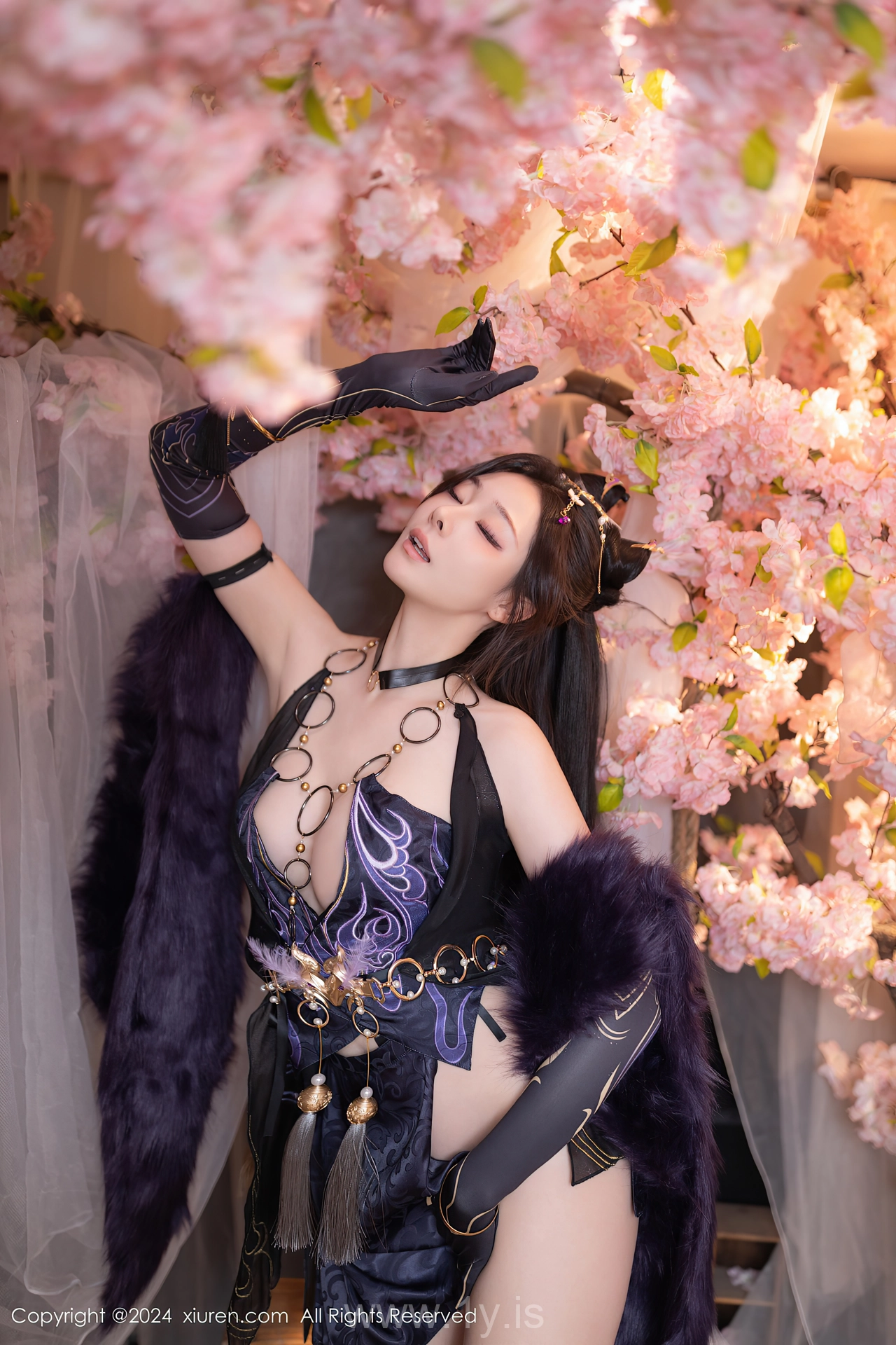 XIUREN(秀人网) No.8232 Radiant Chinese Beauty Queen 小逗逗