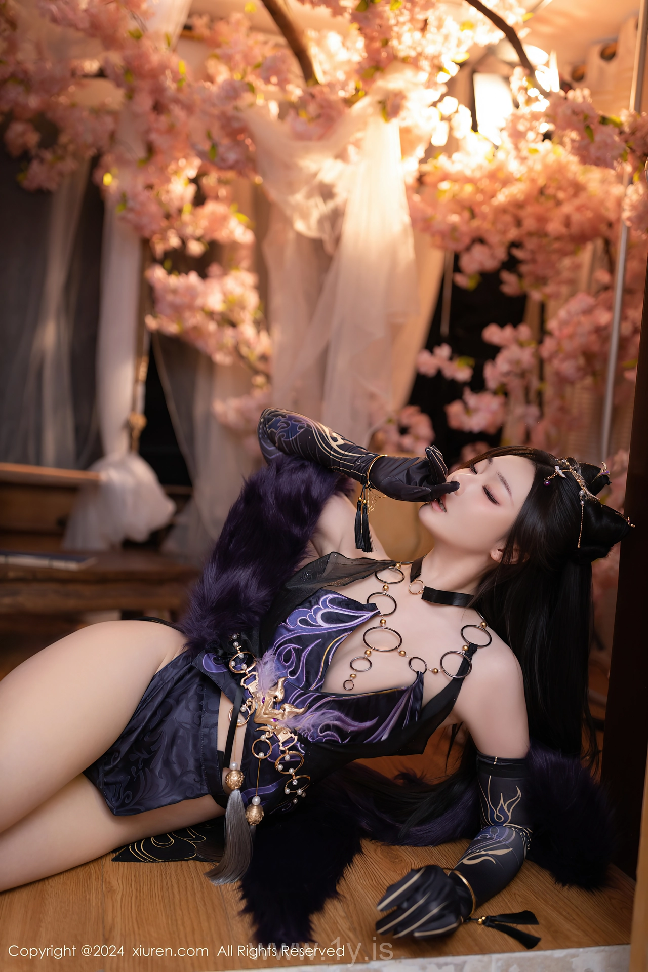 XIUREN(秀人网) No.8232 Radiant Chinese Beauty Queen 小逗逗