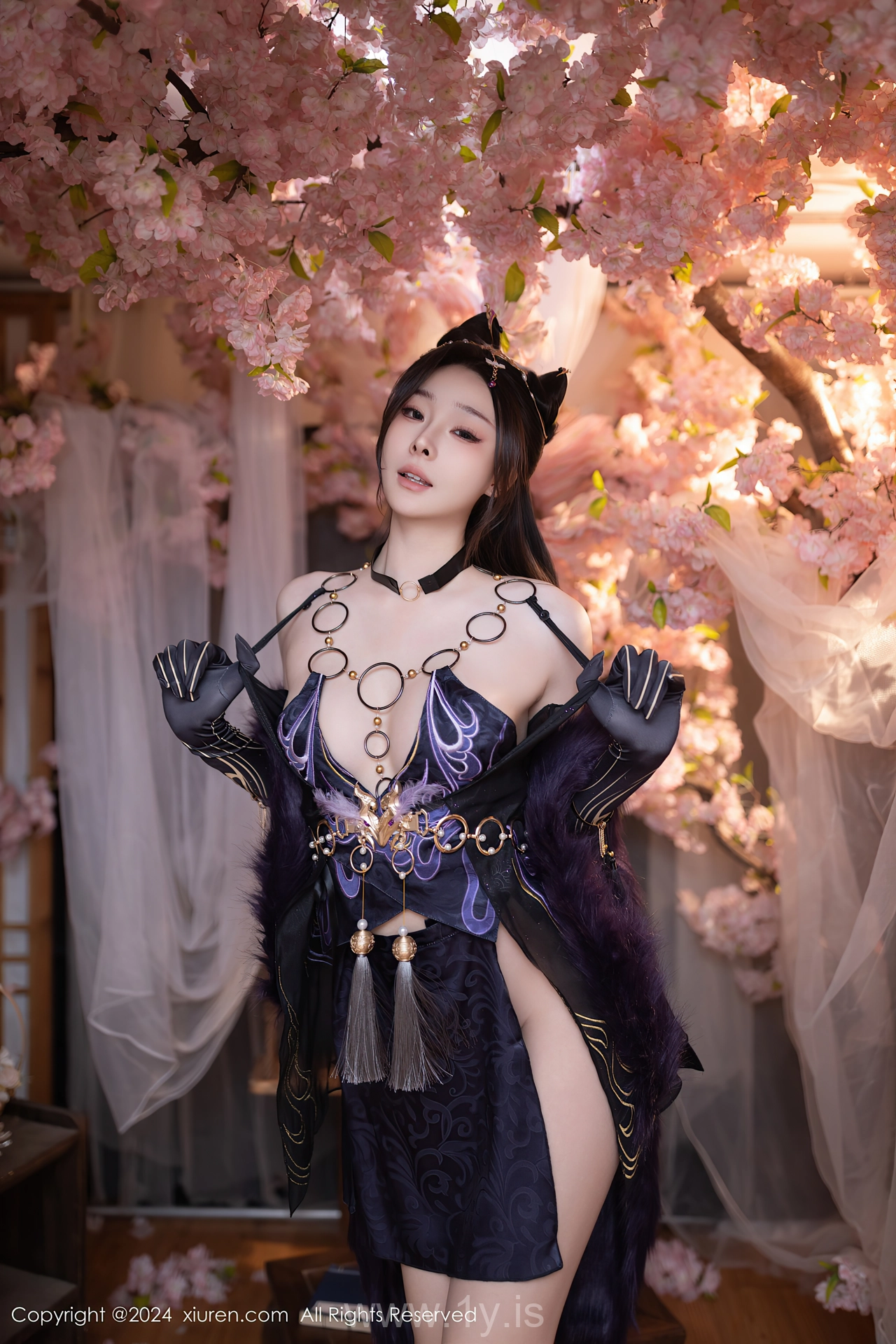 XIUREN(秀人网) No.8232 Radiant Chinese Beauty Queen 小逗逗