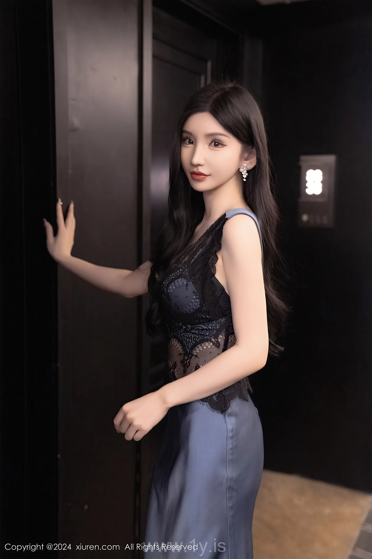 XIUREN(秀人网) No.8242 Charismatic Chinese Peri 周于希Sally