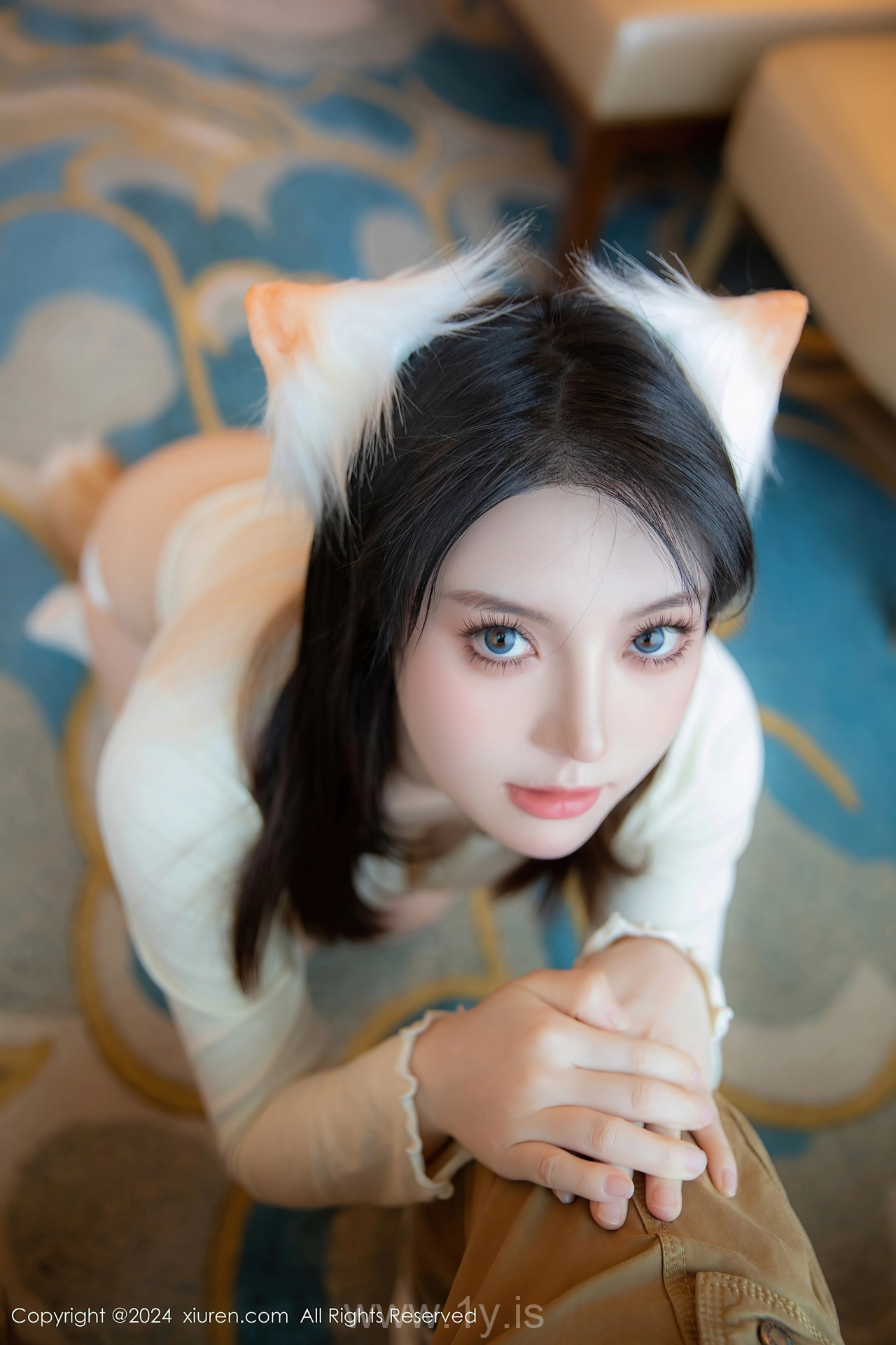 XIUREN(秀人网) No.8243 Enigmatic Chinese Homebody Girl 豆瓣酱