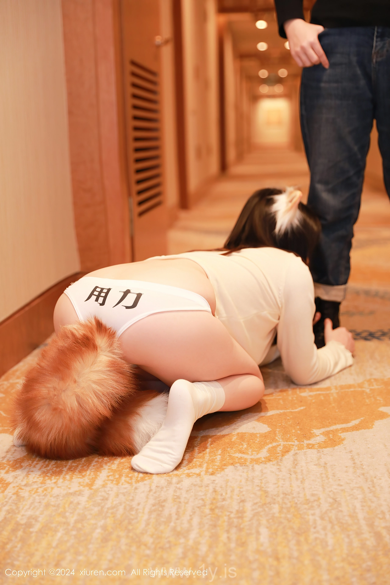 XIUREN(秀人网) No.8243 Enigmatic Chinese Homebody Girl 豆瓣酱