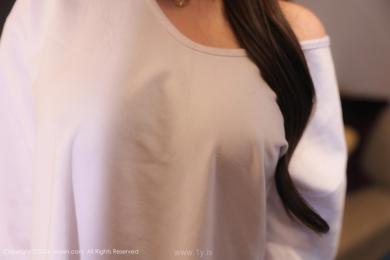 XIUREN(秀人网) No.8245 Refined & Luminous Chinese Maiden 媃柔