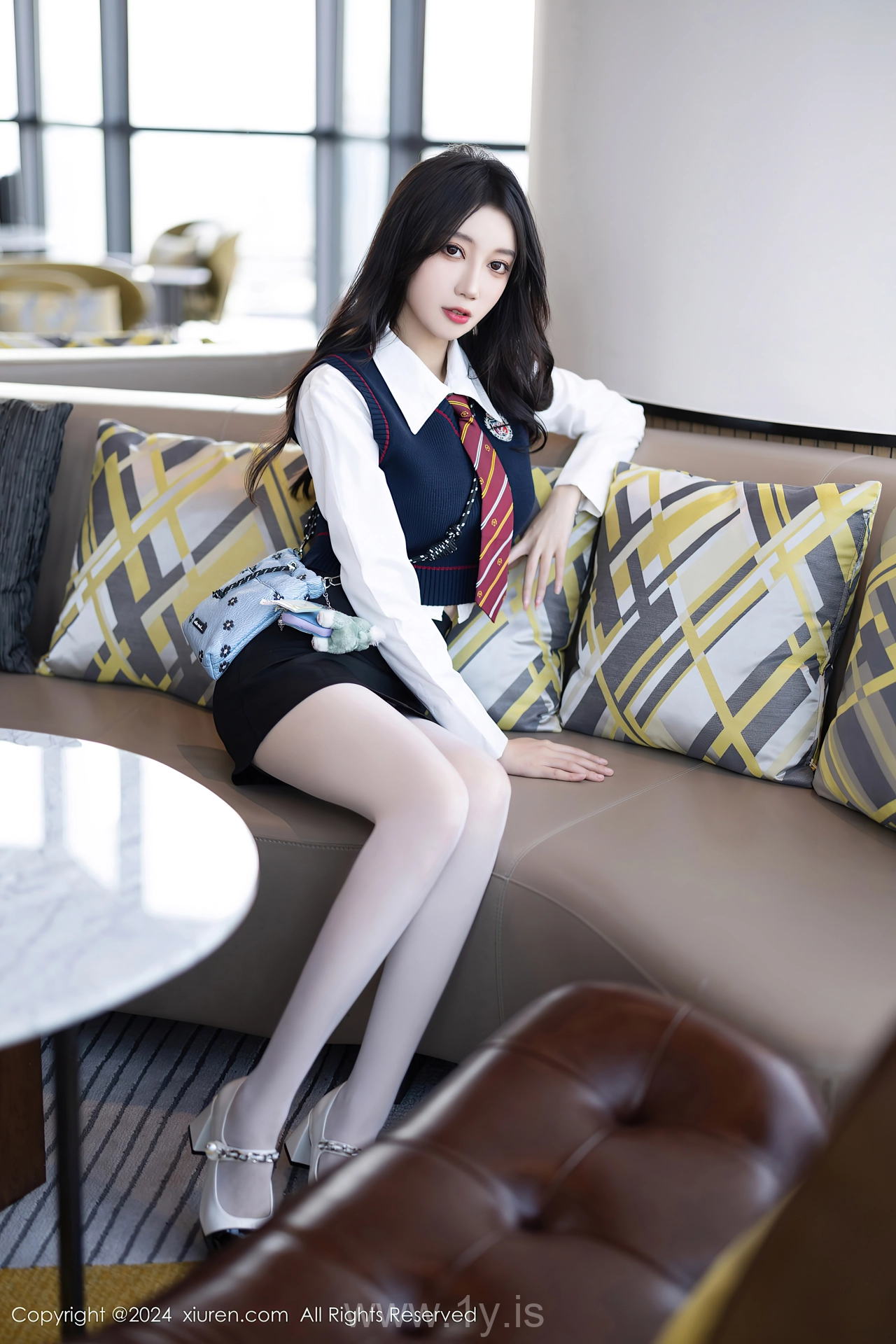 XIUREN(秀人网) No.8247 Slender Chinese Queen 玥儿玥