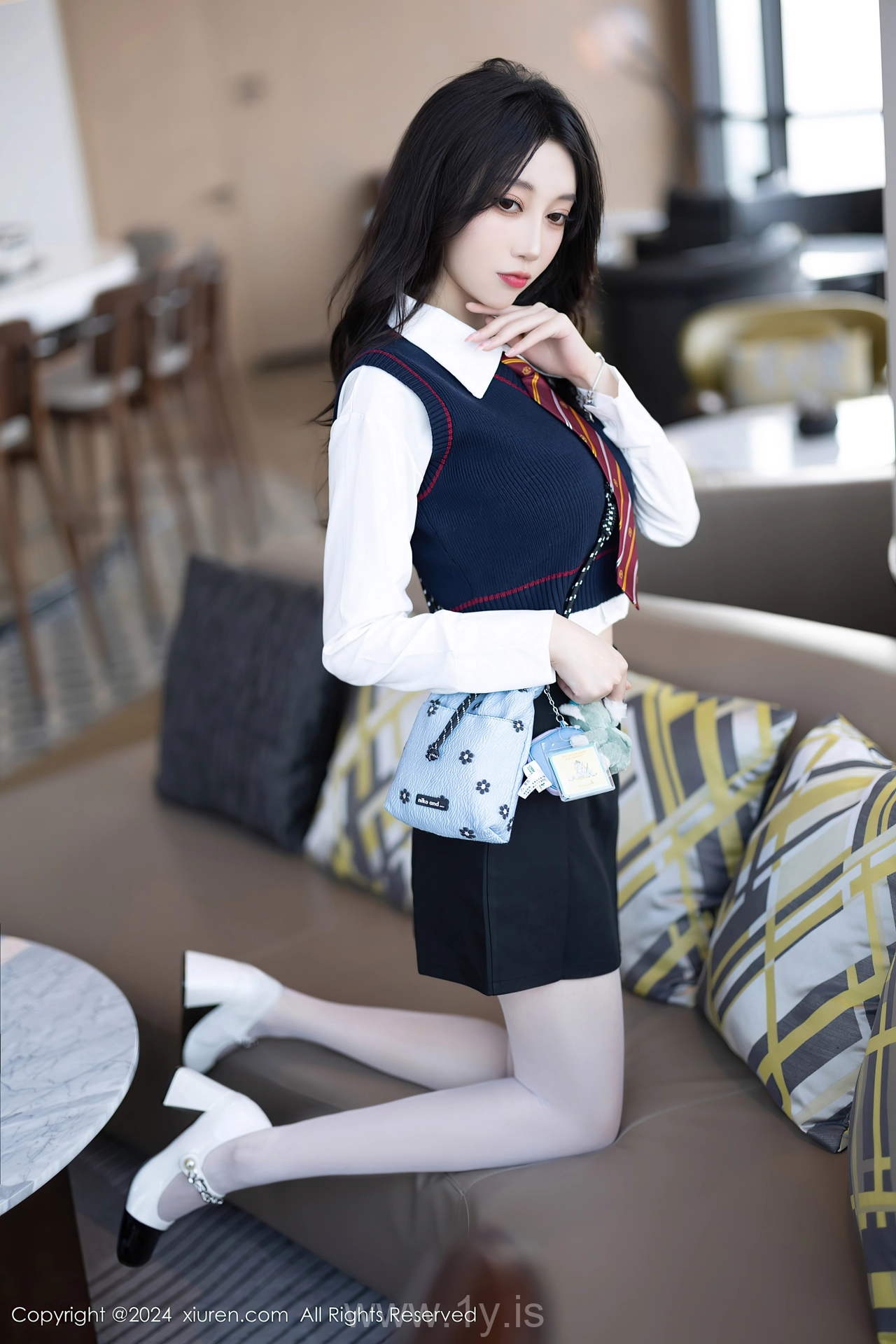 XIUREN(秀人网) No.8247 Slender Chinese Queen 玥儿玥