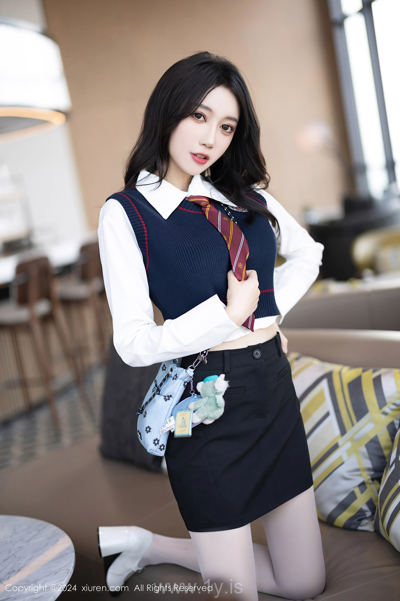 XIUREN(秀人网) No.8247 Slender Chinese Queen 玥儿玥