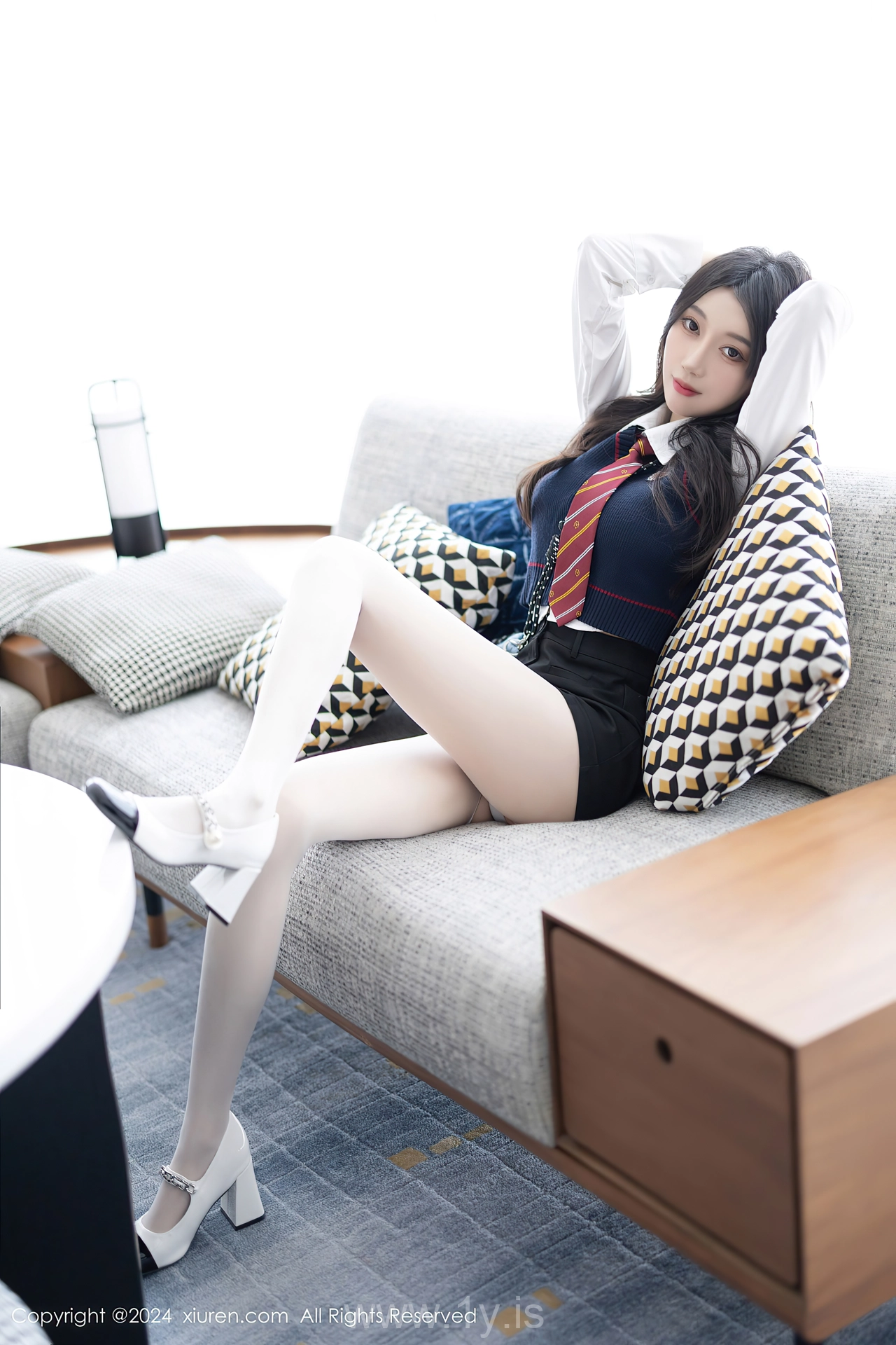 XIUREN(秀人网) No.8247 Slender Chinese Queen 玥儿玥