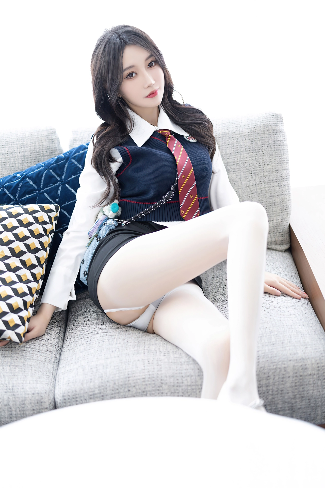 XIUREN(秀人网) No.8247 Slender Chinese Queen 玥儿玥