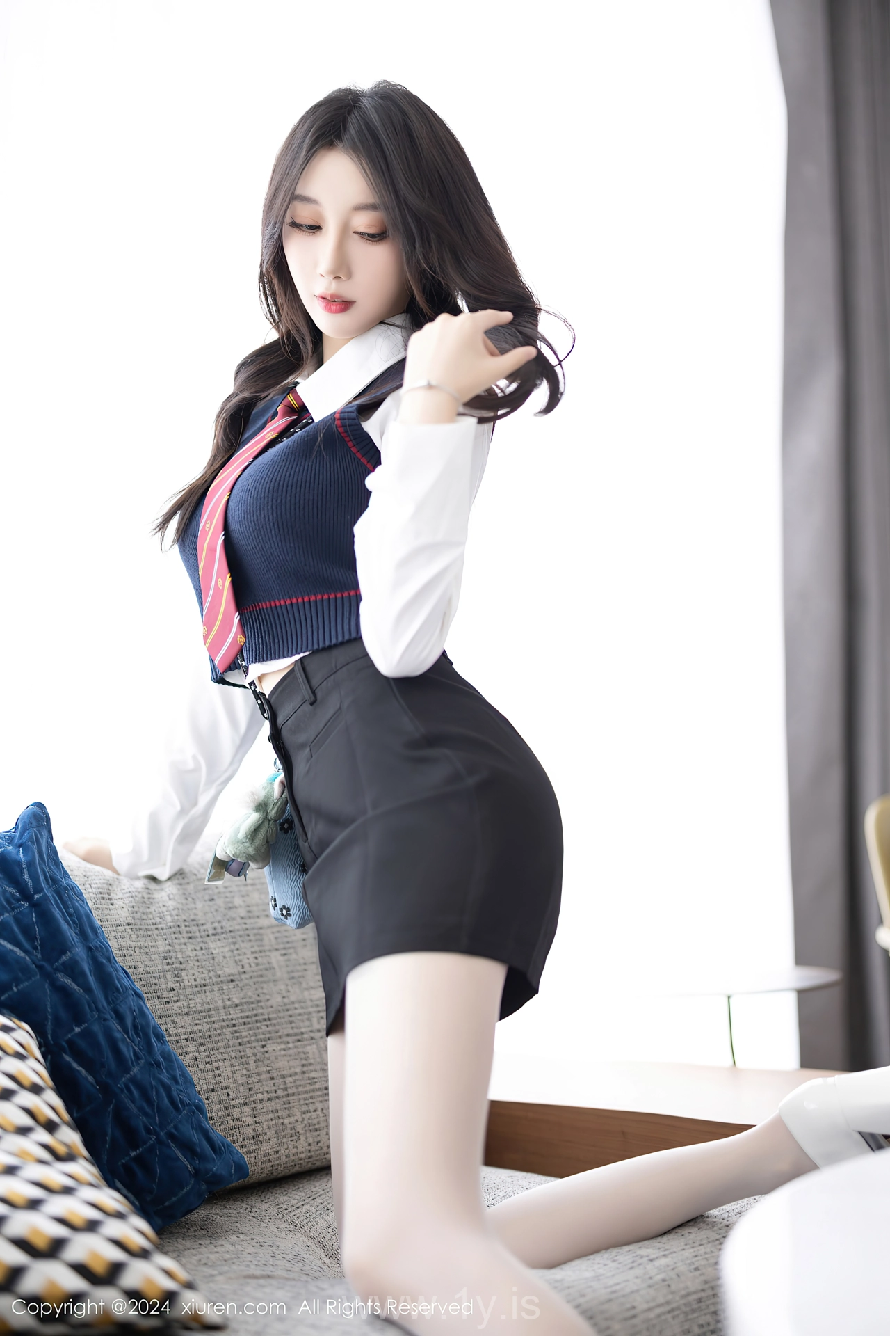 XIUREN(秀人网) No.8247 Slender Chinese Queen 玥儿玥