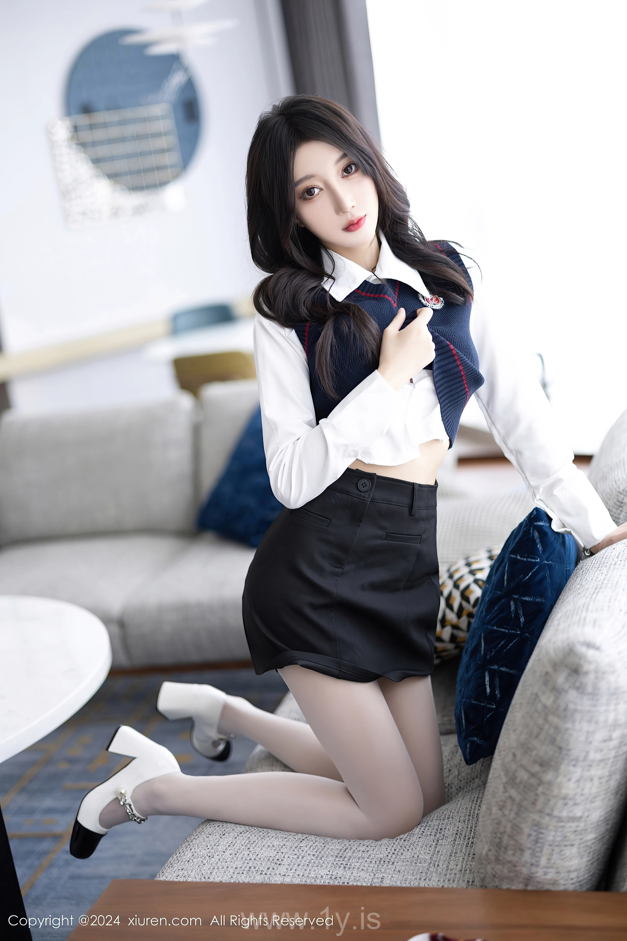 XIUREN(秀人网) No.8247 Slender Chinese Queen 玥儿玥